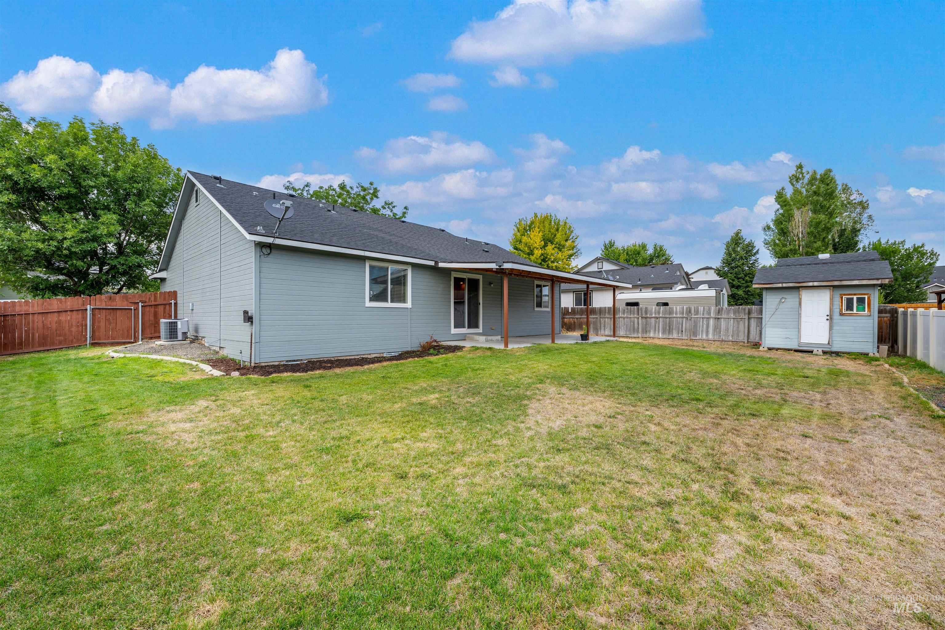305 W Quaking Aspen Ln., Kuna, Idaho 83634, 3 Bedrooms, 2 Bathrooms, Residential For Sale, Price $399,500,MLS 98998029
