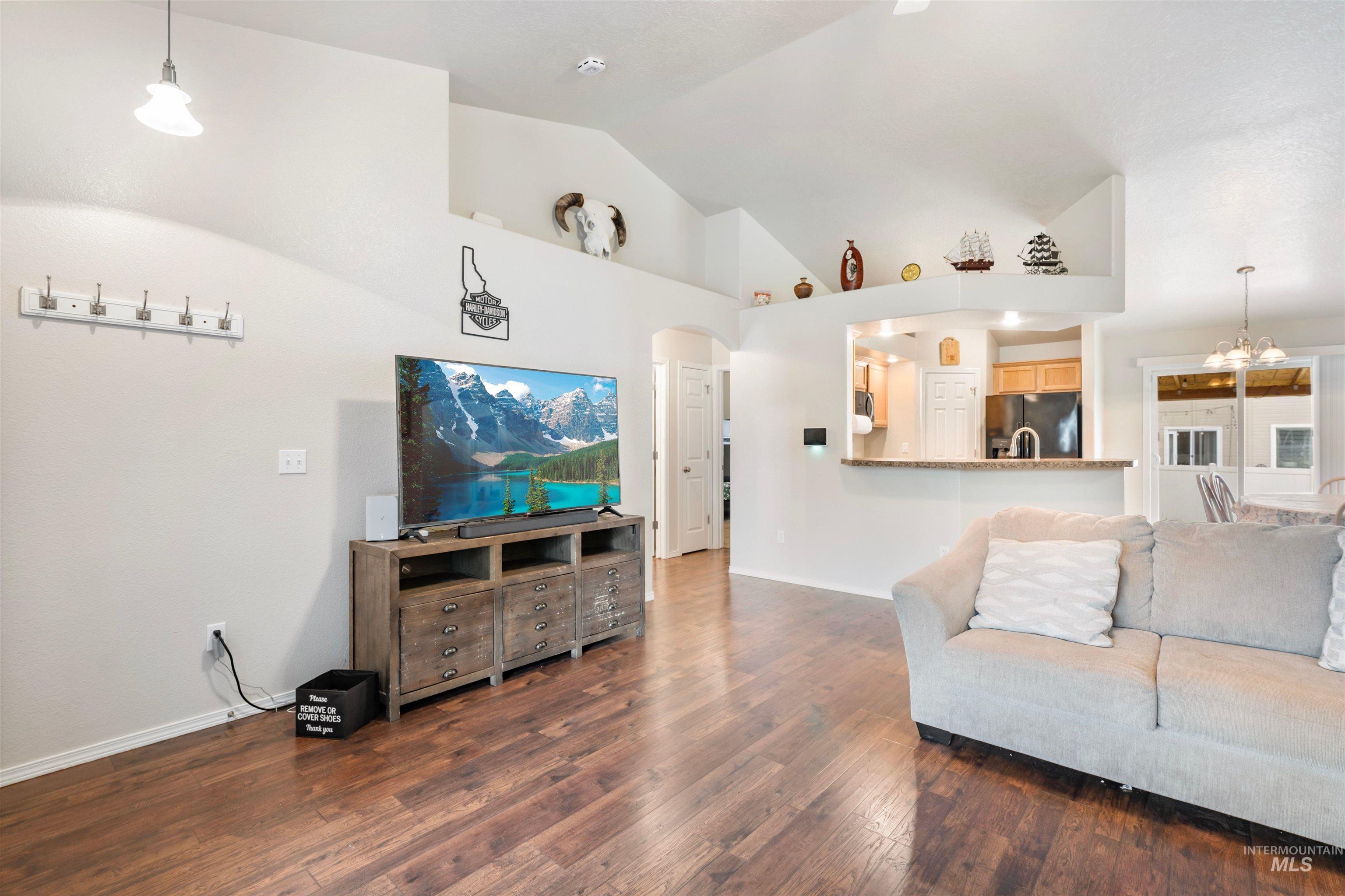 305 W Quaking Aspen Ln., Kuna, Idaho 83634, 3 Bedrooms, 2 Bathrooms, Residential For Sale, Price $399,500,MLS 98998029