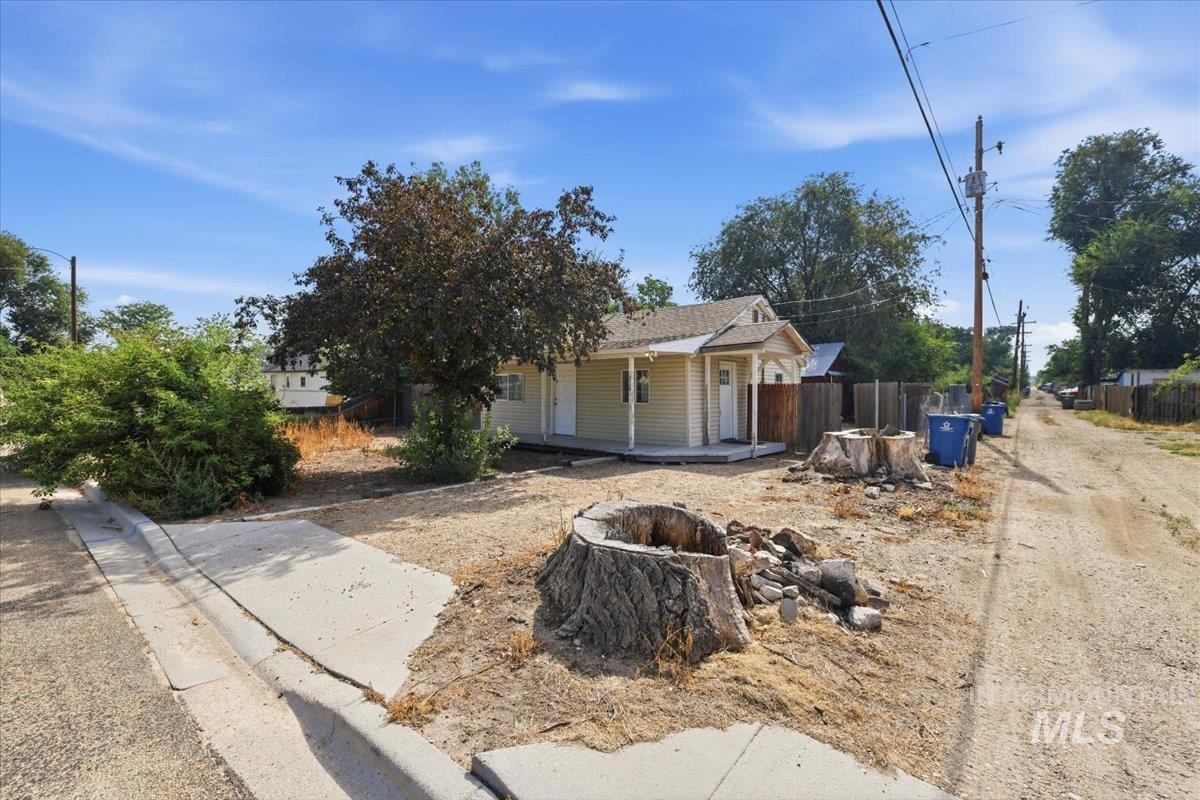 716 N 2nd Ave, Caldwell, Idaho 83605, 2 Bedrooms, 1 Bathroom, Residential For Sale, Price $185,000, 98998030