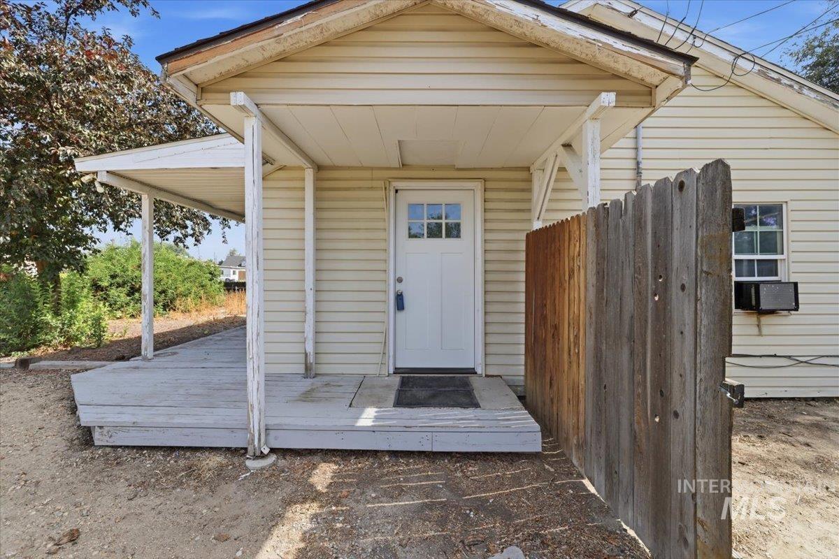 716 N 2nd Ave, Caldwell, Idaho 83605, 2 Bedrooms, 1 Bathroom, Residential For Sale, Price $185,000, 98998030