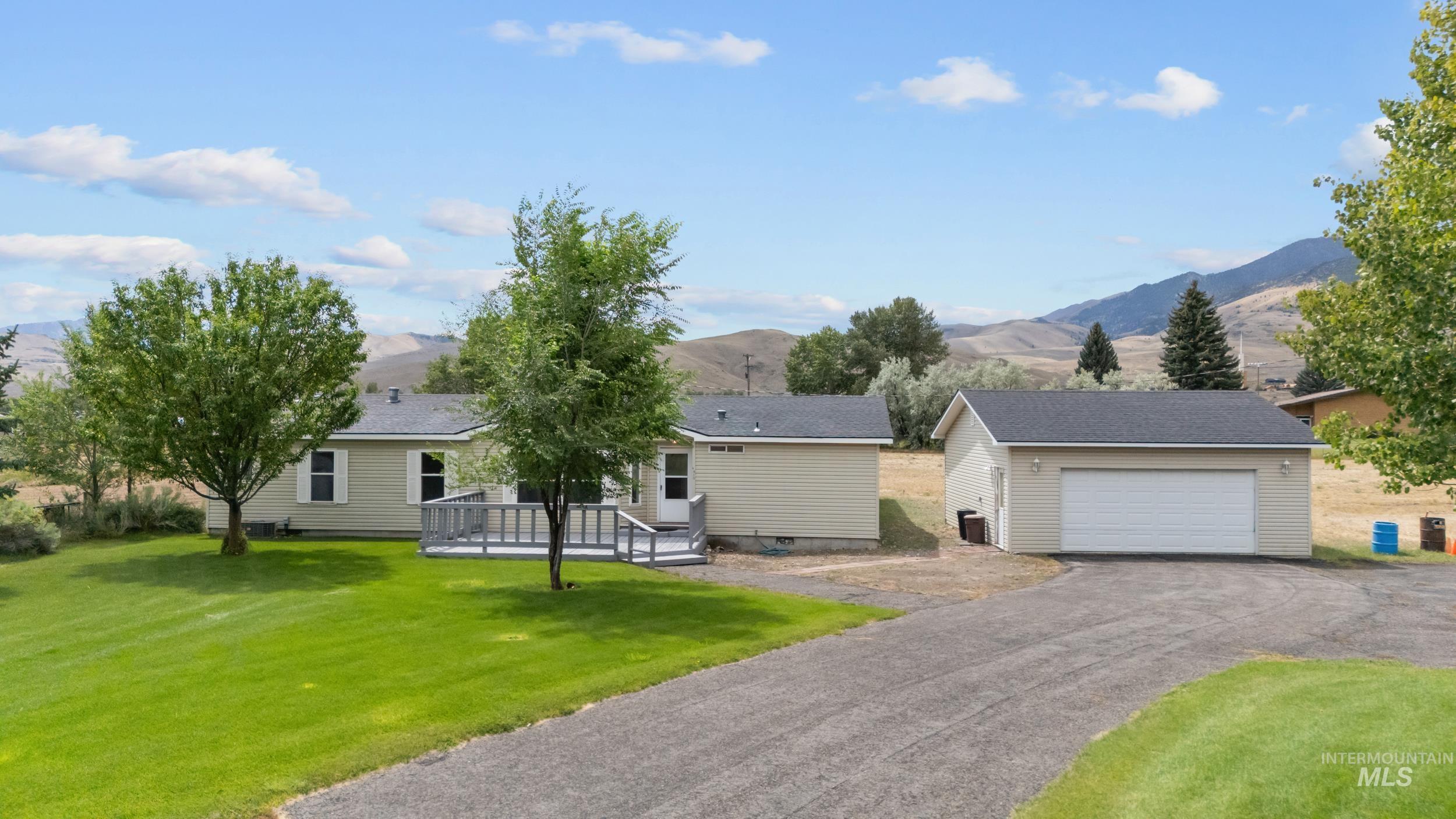 410 E Custer St, Mackay, Idaho 83251, 3 Bedrooms, 2 Bathrooms, Residential For Sale, Price $449,000,MLS 98998037