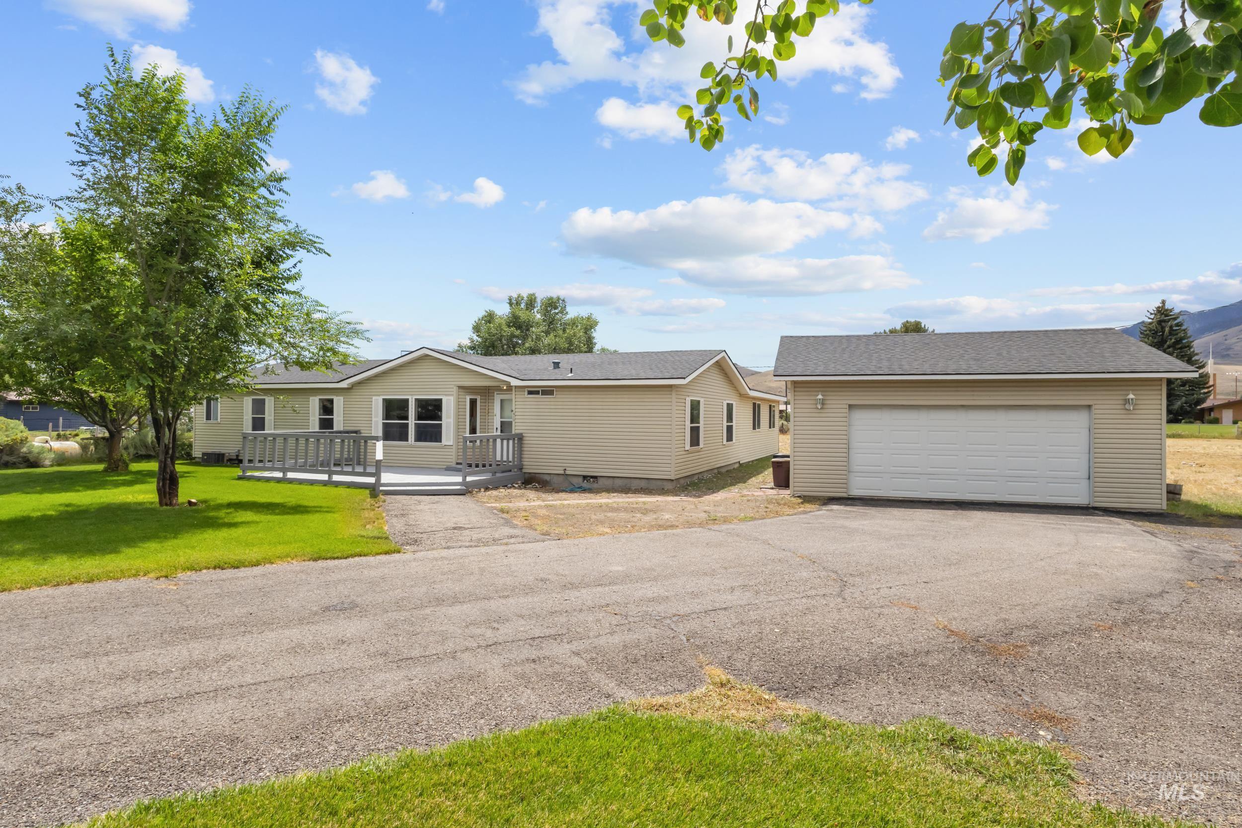 410 E Custer St, Mackay, Idaho 83251, 3 Bedrooms, 2 Bathrooms, Residential For Sale, Price $449,000,MLS 98998037