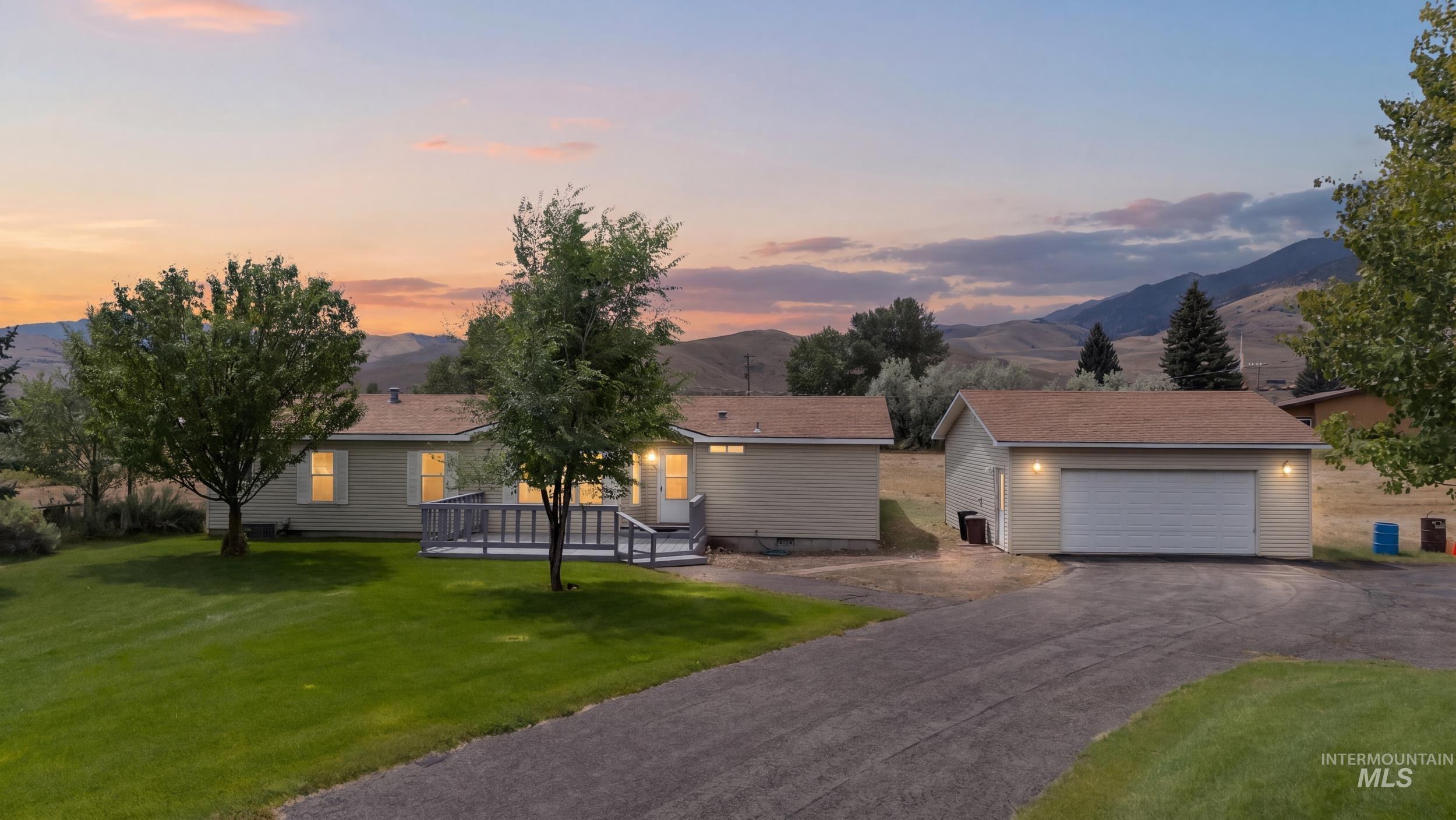410 E Custer St, Mackay, Idaho 83251, 3 Bedrooms, 2 Bathrooms, Residential For Sale, Price $449,000,MLS 98998037