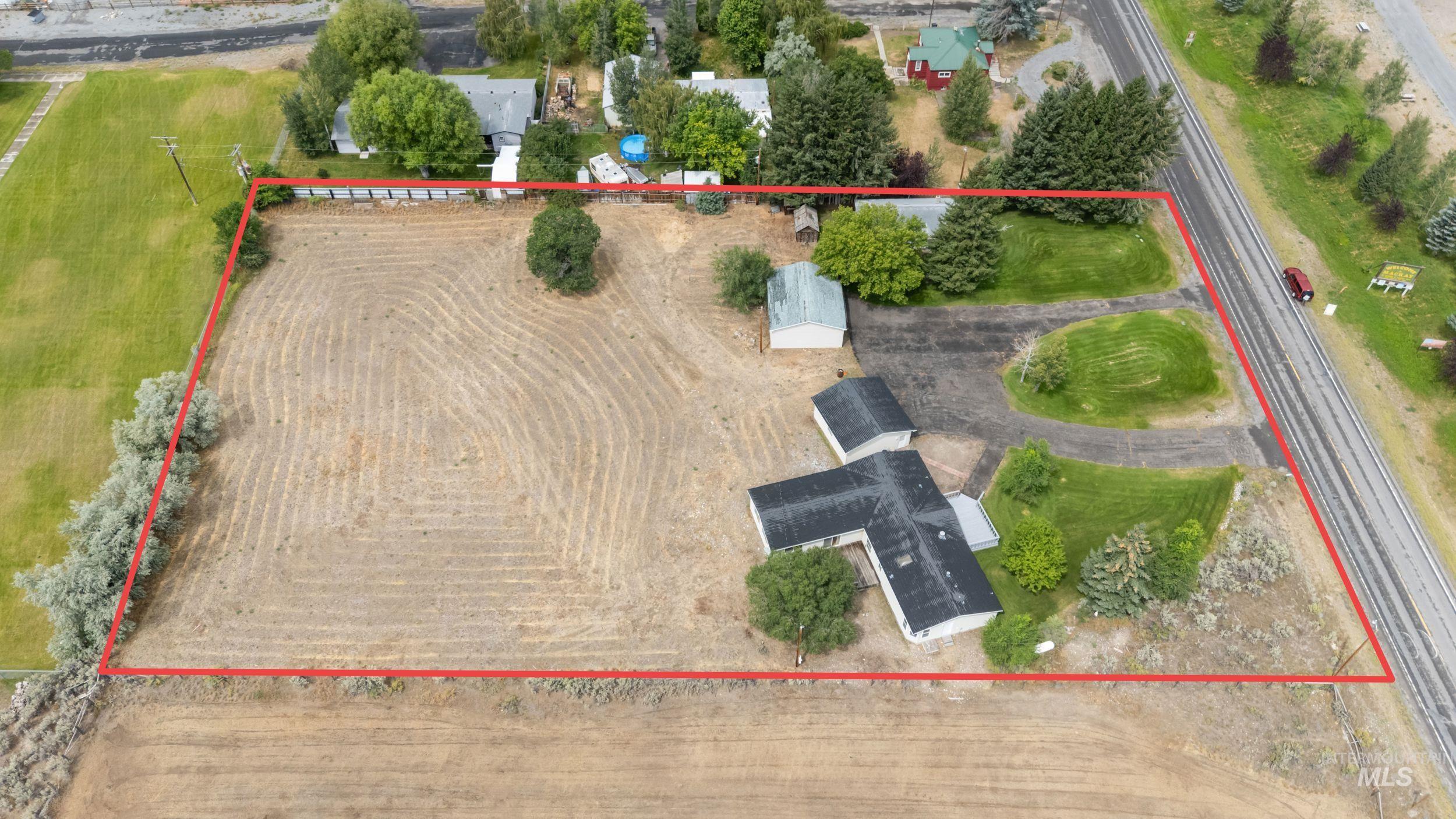410 E Custer St, Mackay, Idaho 83251, 3 Bedrooms, 2 Bathrooms, Residential For Sale, Price $449,000,MLS 98998037