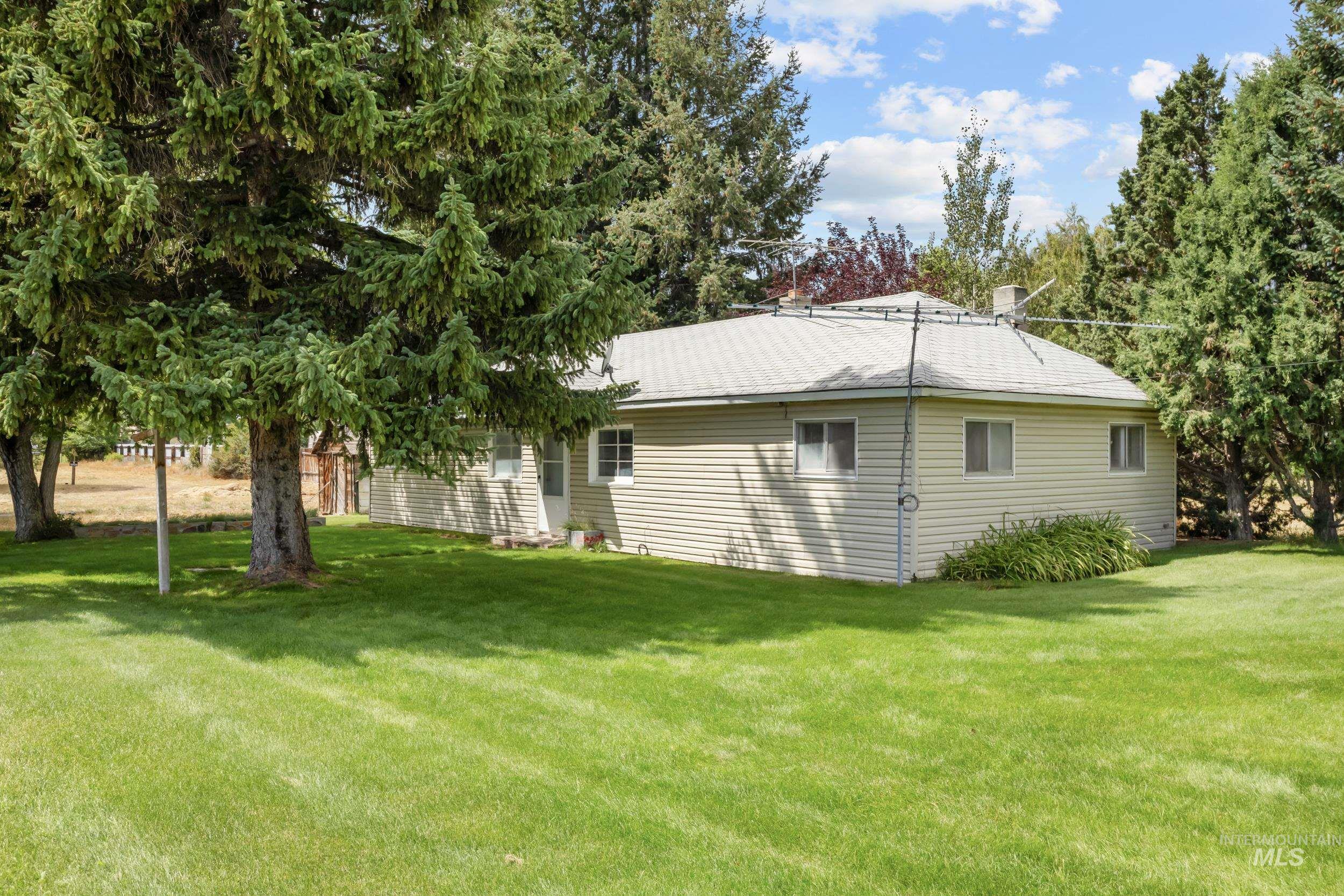 410 E Custer St, Mackay, Idaho 83251, 3 Bedrooms, 2 Bathrooms, Residential For Sale, Price $449,000,MLS 98998037