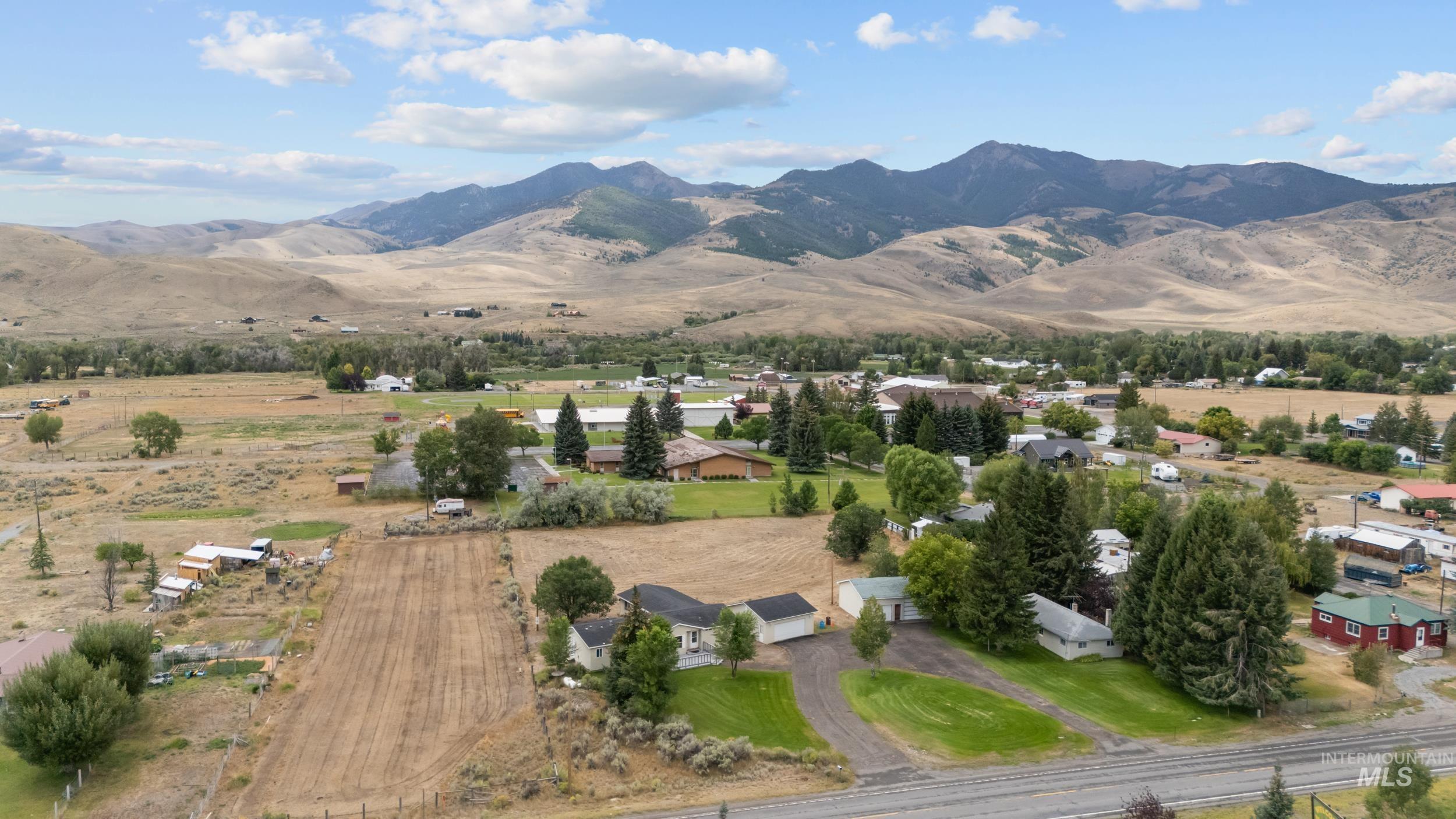 410 E Custer St, Mackay, Idaho 83251, 3 Bedrooms, 2 Bathrooms, Residential For Sale, Price $449,000,MLS 98998037
