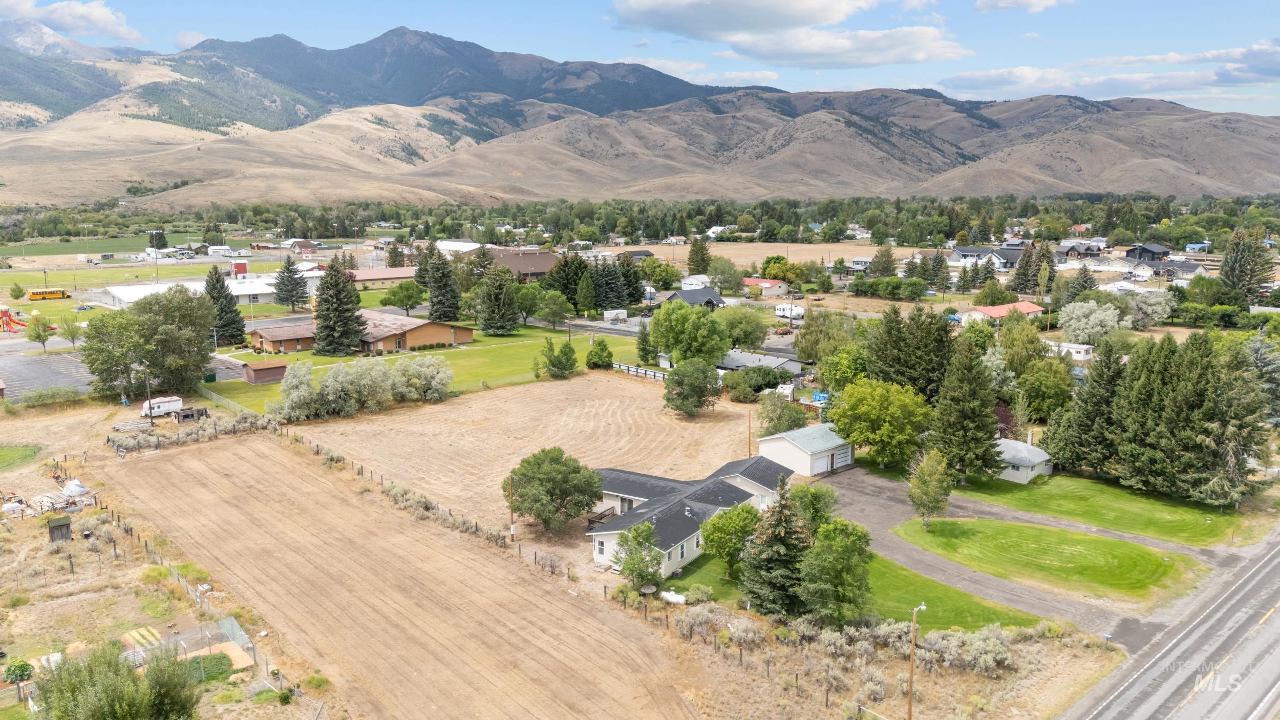 410 E Custer St, Mackay, Idaho 83251, 3 Bedrooms, 2 Bathrooms, Residential For Sale, Price $449,000,MLS 98998037