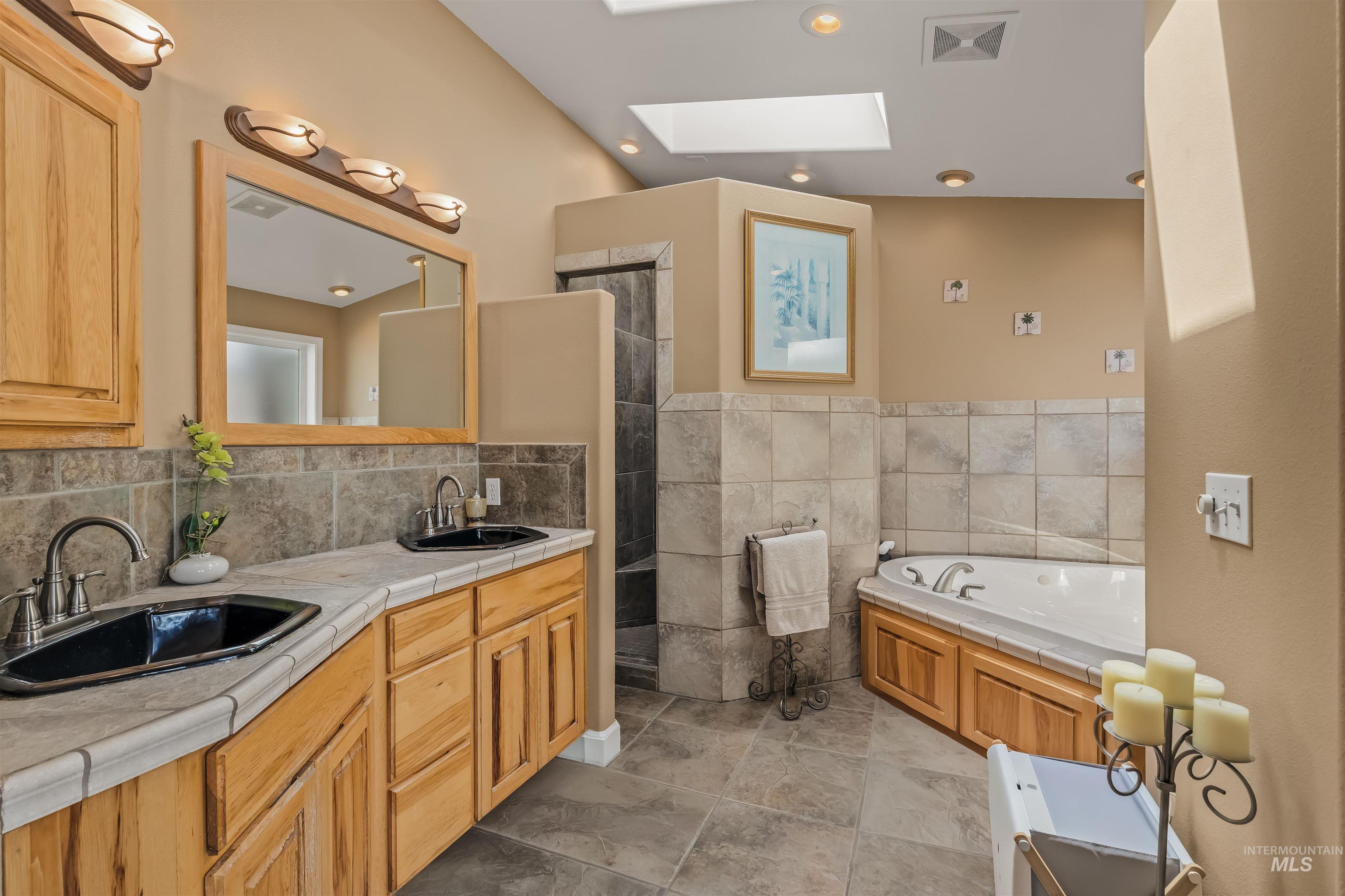 2953 Rivervew Terrace, Lewiston, Idaho 83501, 4 Bedrooms, 4 Bathrooms, Residential For Sale, Price $699,900, 98998038
