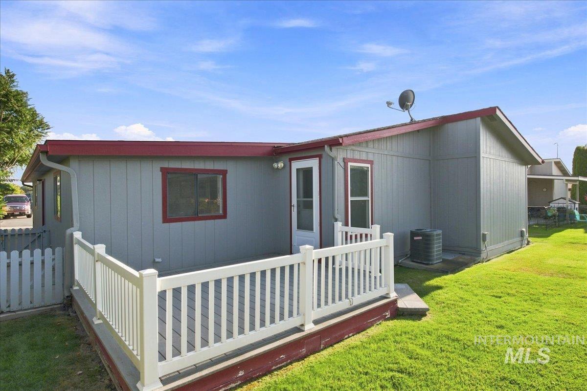 1907 W Flamingo Ave, Nampa, Idaho 83651, 2 Bedrooms, 2 Bathrooms, Residential For Sale, Price $199,900, 98998039