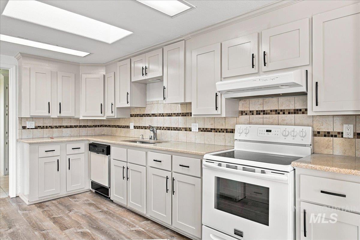 1907 W Flamingo Ave, Nampa, Idaho 83651, 2 Bedrooms, 2 Bathrooms, Residential For Sale, Price $199,900, 98998039