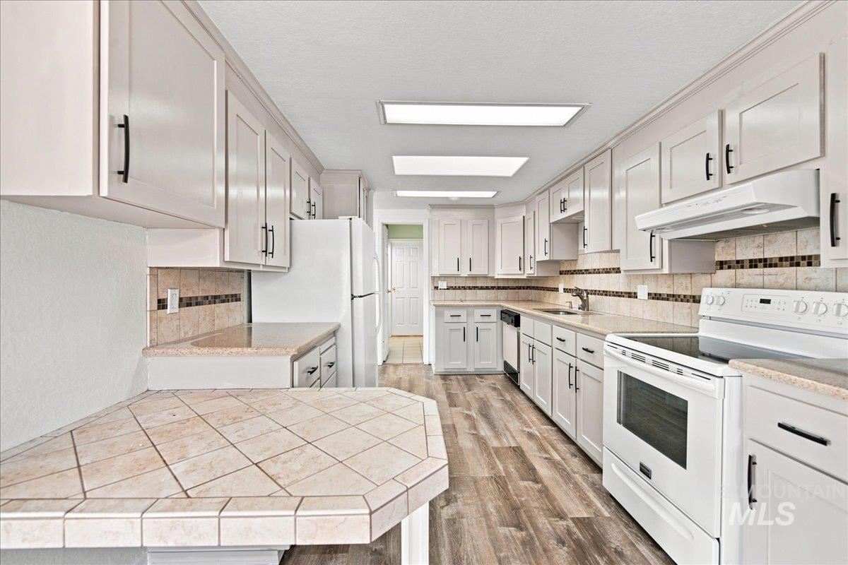 1907 W Flamingo Ave, Nampa, Idaho 83651, 2 Bedrooms, 2 Bathrooms, Residential For Sale, Price $199,900, 98998039