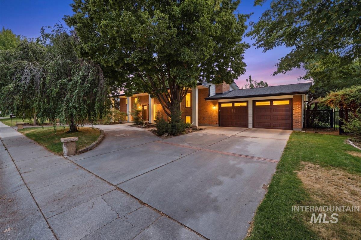 5203 N Sorrento Dr, Boise, Idaho 83704, 4 Bedrooms, 3 Bathrooms, Residential For Sale, Price $849,900,MLS 98998044