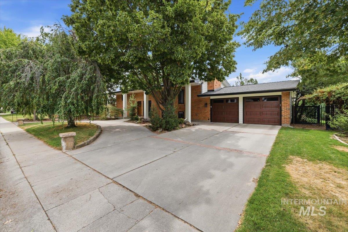 5203 N Sorrento Dr, Boise, Idaho 83704, 4 Bedrooms, 3 Bathrooms, Residential For Sale, Price $849,900, 98998044