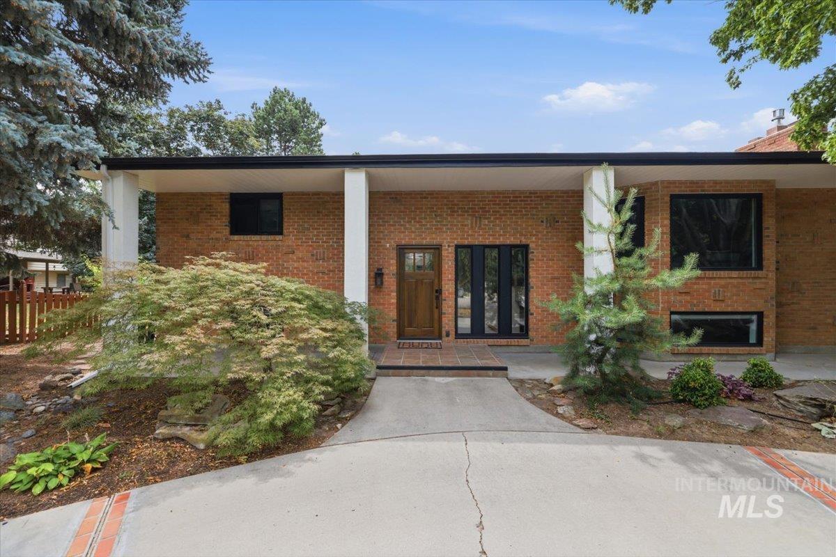 5203 N Sorrento Dr, Boise, Idaho 83704, 4 Bedrooms, 3 Bathrooms, Residential For Sale, Price $849,900, 98998044