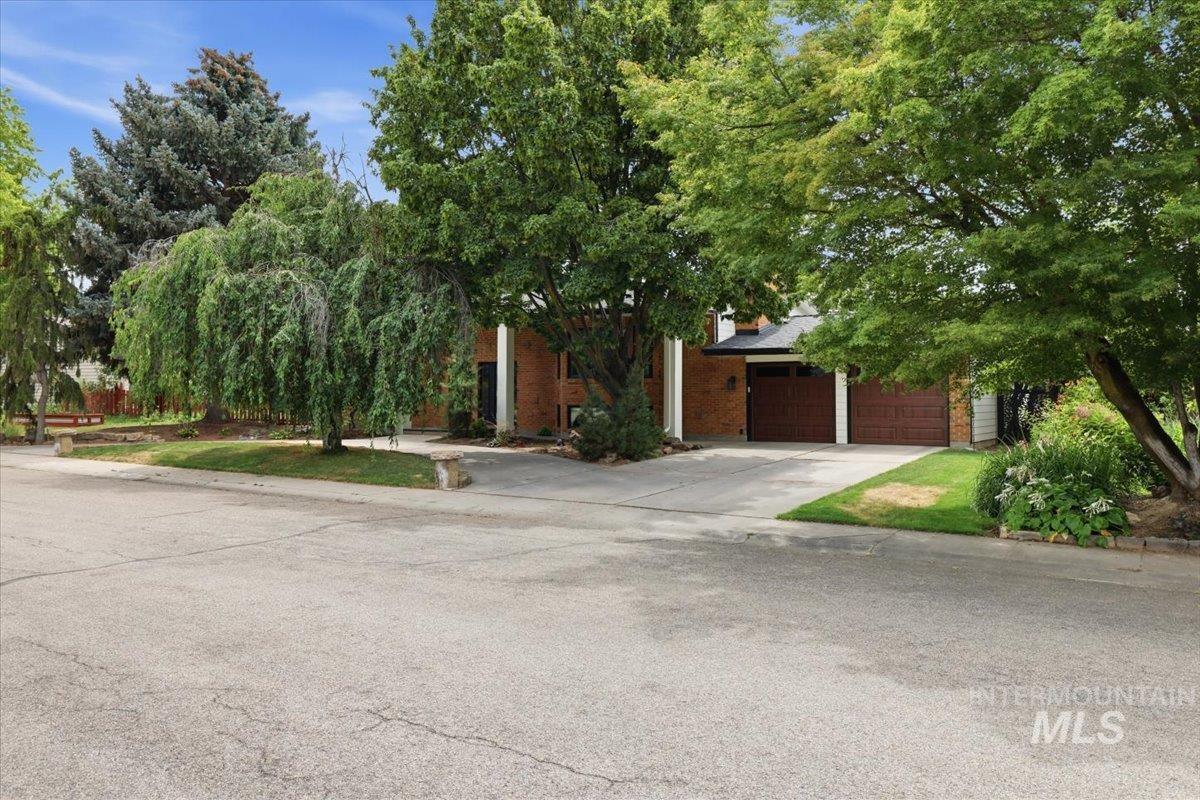 5203 N Sorrento Dr, Boise, Idaho 83704, 4 Bedrooms, 3 Bathrooms, Residential For Sale, Price $849,900, 98998044
