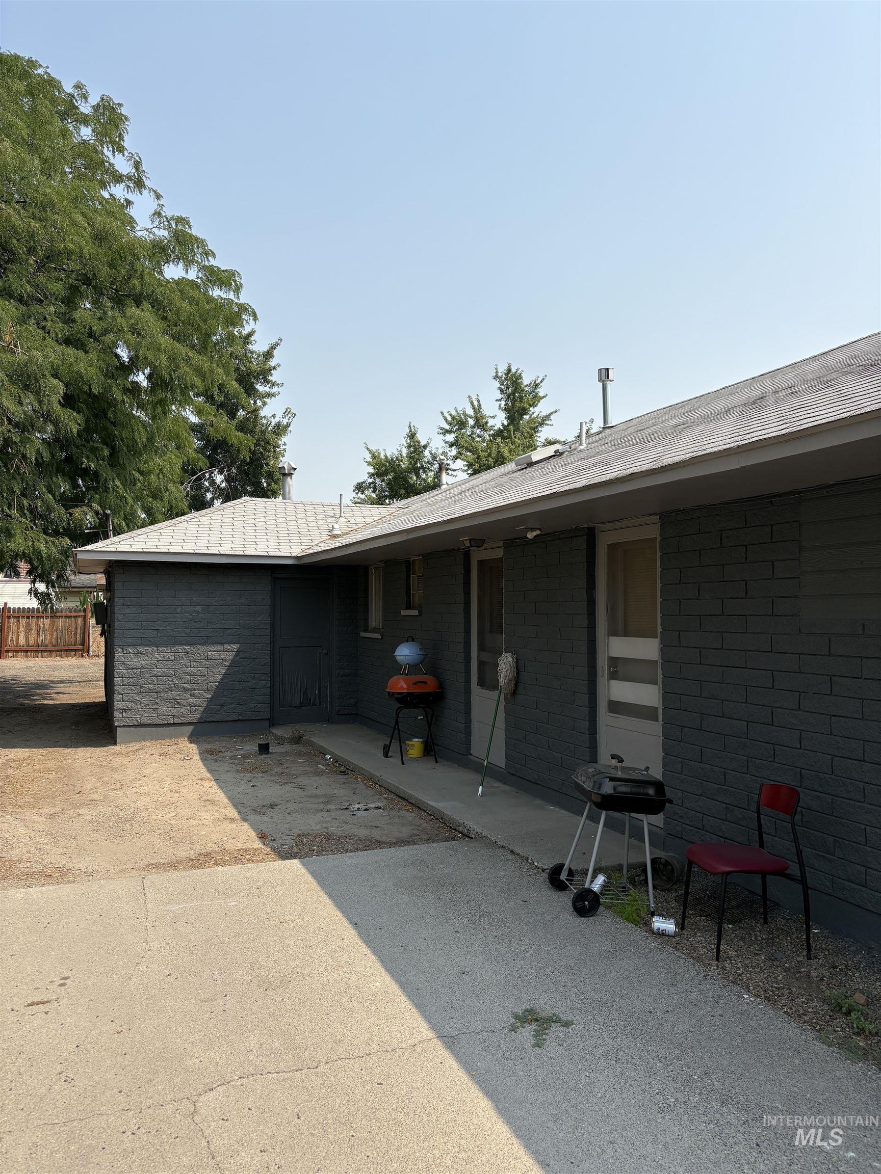 411 NW 1st street, Ontario, Oregon 97914, 2 Bedrooms, 1 Bathroom, Residential Income For Sale, Price $695,000,MLS 98998047