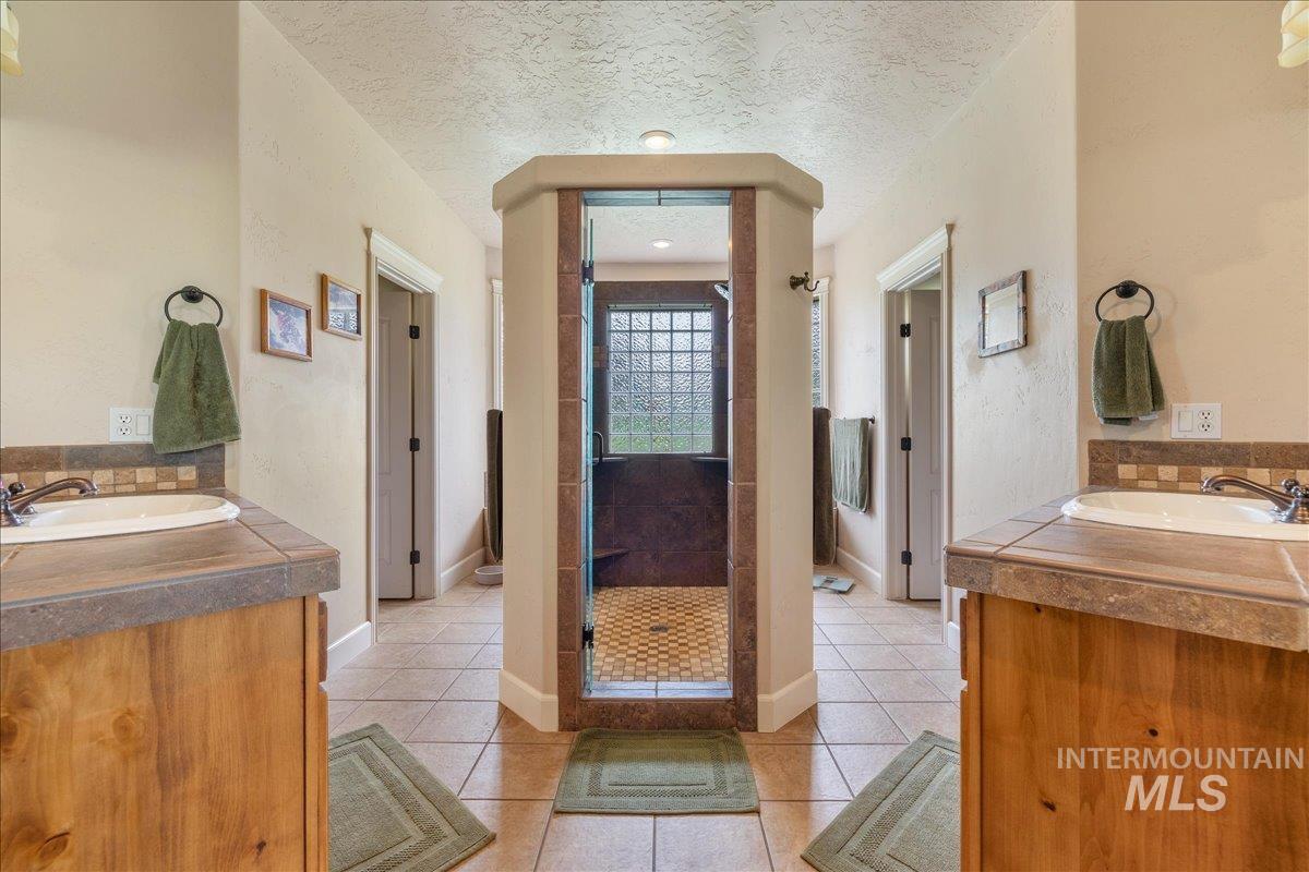3134 N Merlot Place, Star, Idaho 83669, 4 Bedrooms, 3.5 Bathrooms, Residential For Sale, Price $1,100,000,MLS 98998050