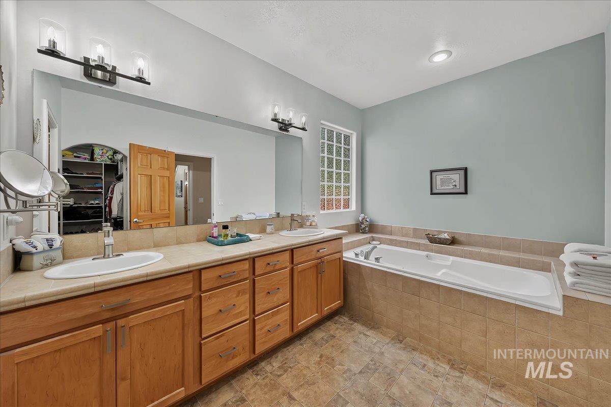 3454 S Shortleaf Ave., Boise, Idaho 83716, 3 Bedrooms, 3.5 Bathrooms, Residential For Sale, Price $995,000,MLS 98998058
