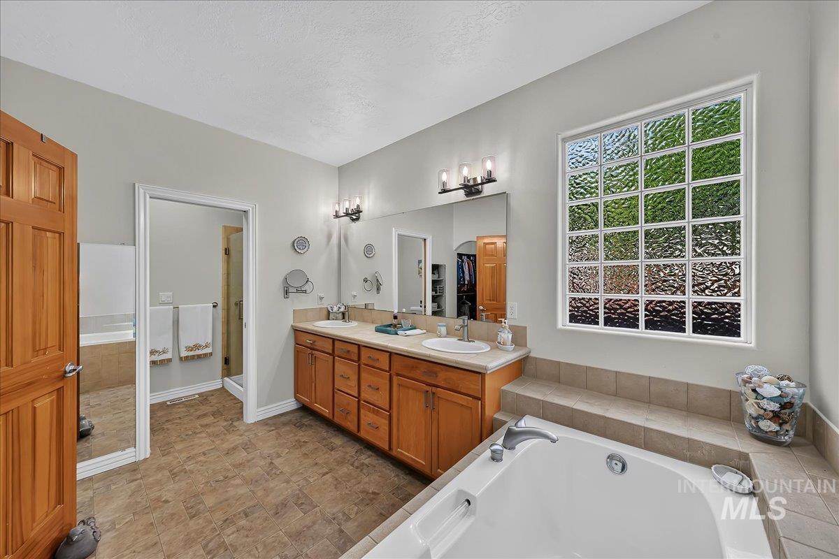 3454 S Shortleaf Ave., Boise, Idaho 83716, 3 Bedrooms, 3.5 Bathrooms, Residential For Sale, Price $995,000,MLS 98998058