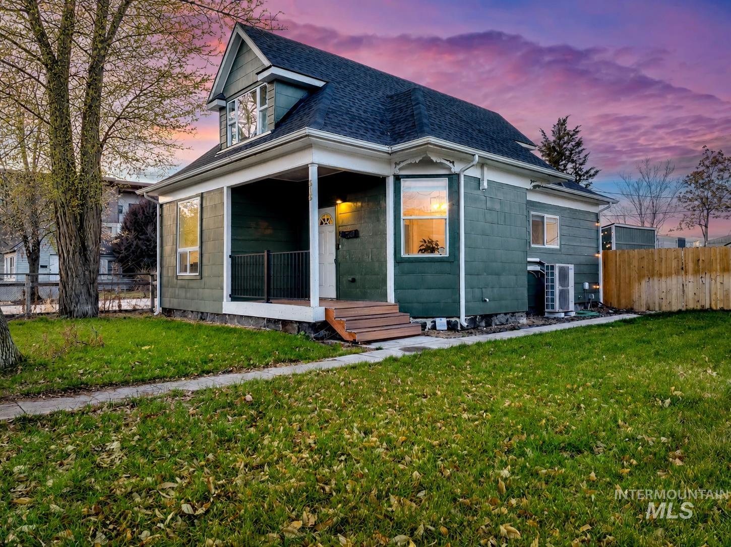 515 S 15th Street, Boise, Idaho 83702, 3 Bedrooms, 2.5 Bathrooms, Residential For Sale, Price $545,600,MLS 98998060
