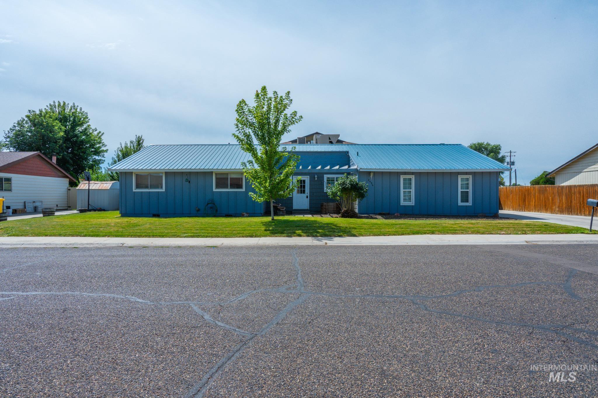 2496 SW 2nd Ave, Ontario, Oregon 97914, 4 Bedrooms, 3 Bathrooms, Residential For Sale, Price $359,000,MLS 98998061