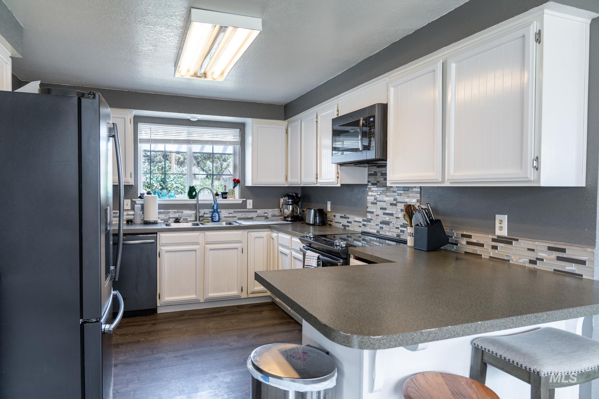 2496 SW 2nd Ave, Ontario, Oregon 97914, 4 Bedrooms, 3 Bathrooms, Residential For Sale, Price $359,000,MLS 98998061