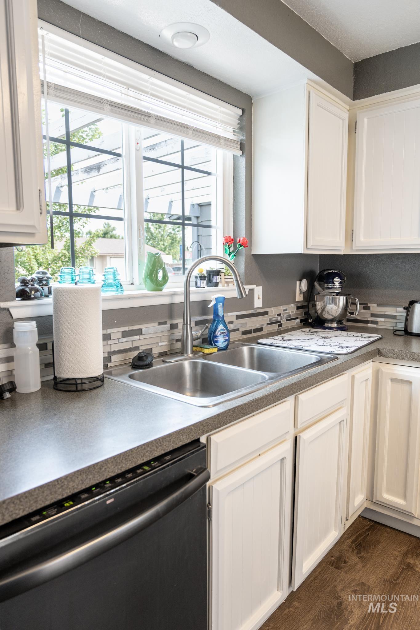 2496 SW 2nd Ave, Ontario, Oregon 97914, 4 Bedrooms, 3 Bathrooms, Residential For Sale, Price $359,000,MLS 98998061