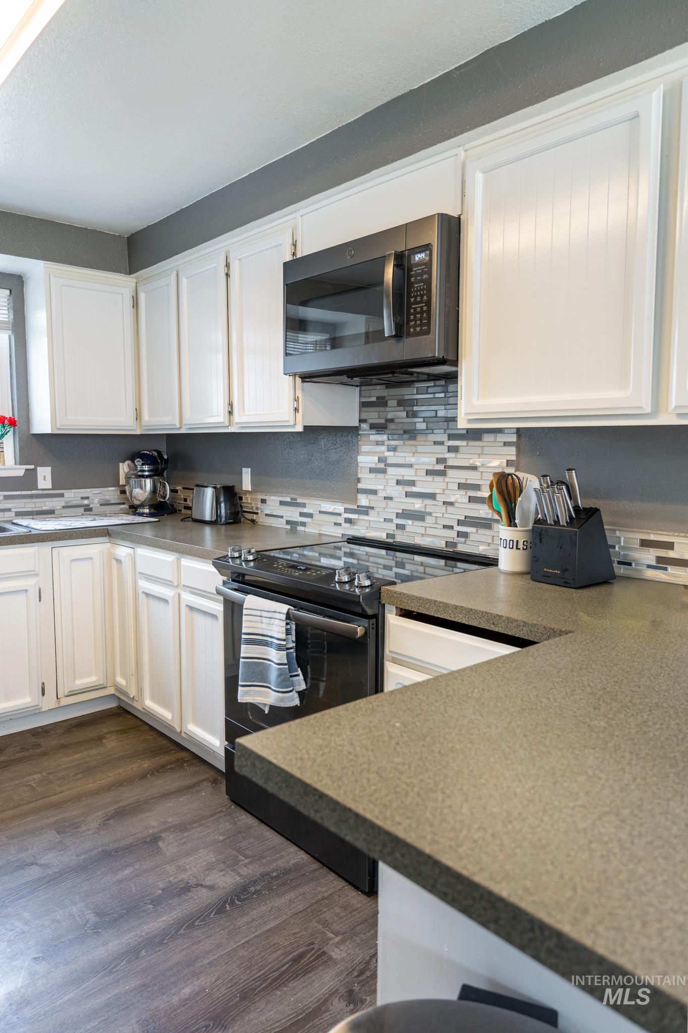 2496 SW 2nd Ave, Ontario, Oregon 97914, 4 Bedrooms, 3 Bathrooms, Residential For Sale, Price $359,000,MLS 98998061