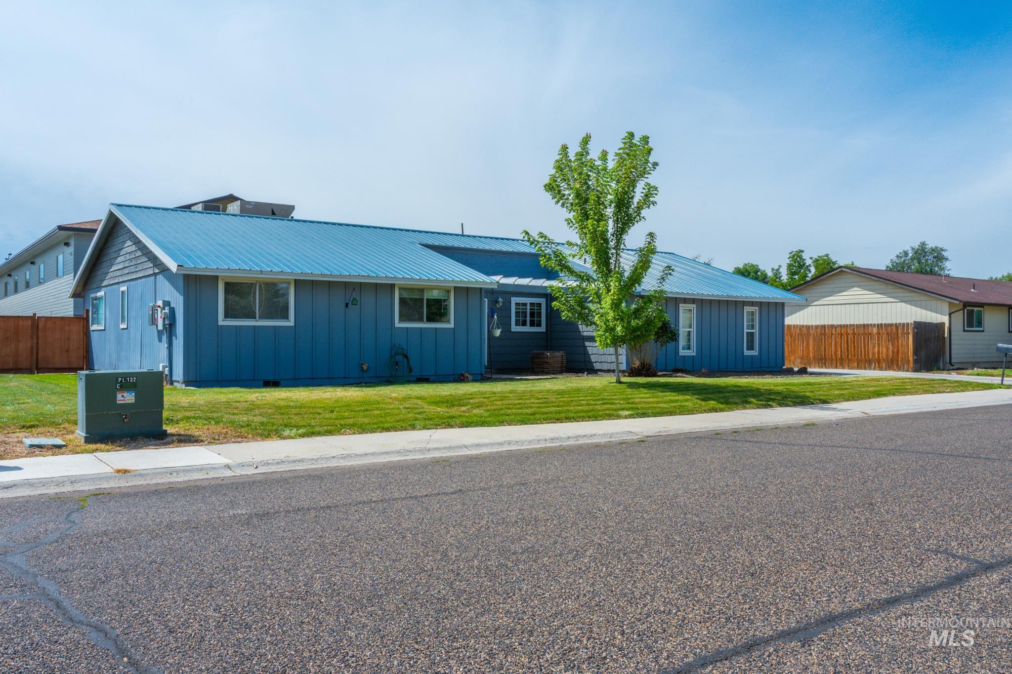 2496 SW 2nd Ave, Ontario, Oregon 97914, 4 Bedrooms, 3 Bathrooms, Residential For Sale, Price $359,000,MLS 98998061