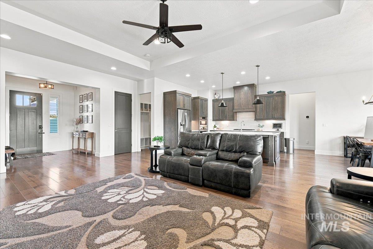 2768 Sawtelle Peak Street, Meridian, Idaho 83642, 4 Bedrooms, 3 Bathrooms, Residential For Sale, Price $885,000, 98998064