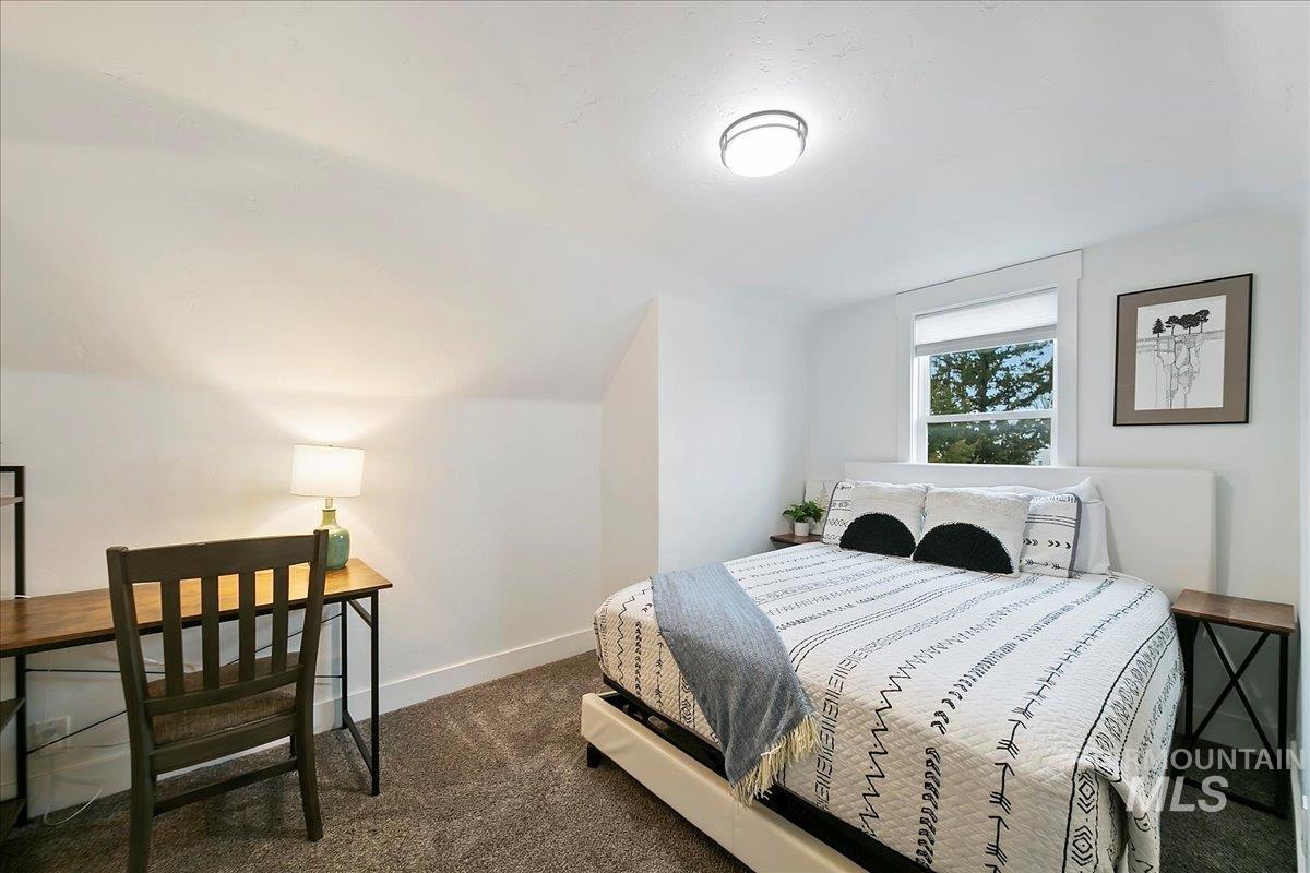 515 S 15th St, Boise, Idaho 83702, 3 Bedrooms, 2.5 Bathrooms, Residential Income For Sale, Price $545,600, 98998066