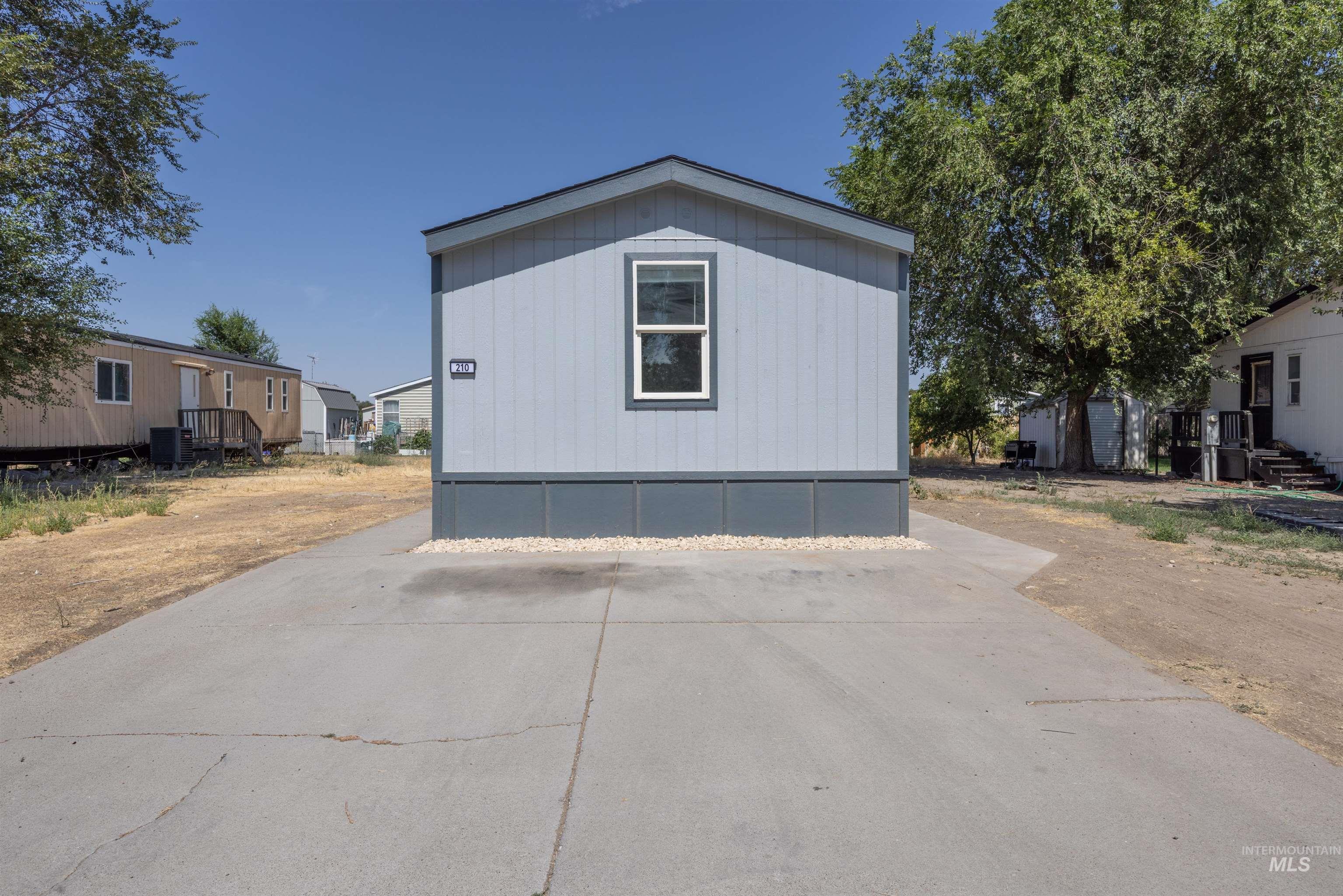 210 Dawn Dr, Mountain Home, Idaho 83647, 3 Bedrooms, 2 Bathrooms, Residential For Sale, Price $97,500, 98998067