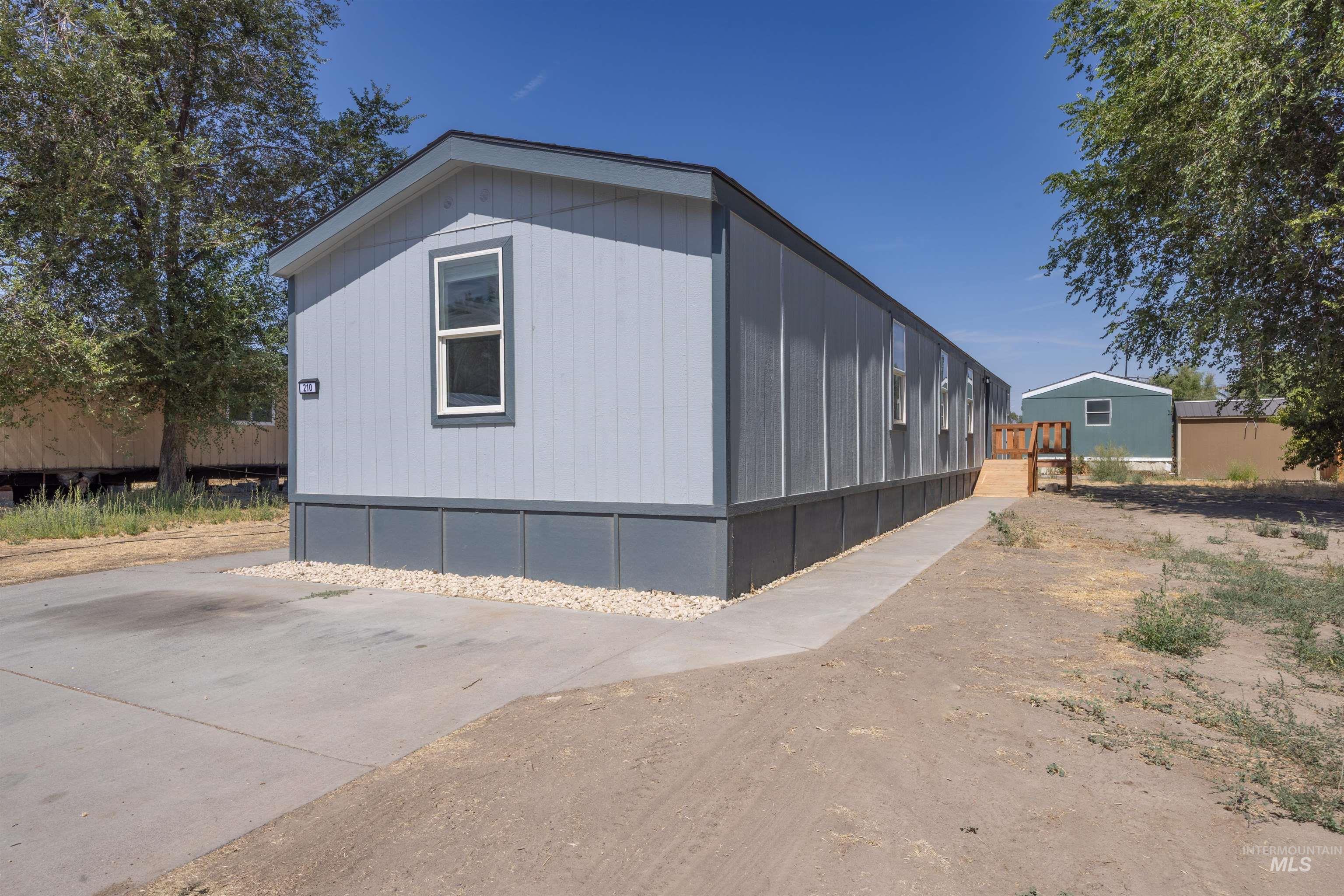 210 Dawn Dr, Mountain Home, Idaho 83647, 3 Bedrooms, 2 Bathrooms, Residential For Sale, Price $97,500, 98998067