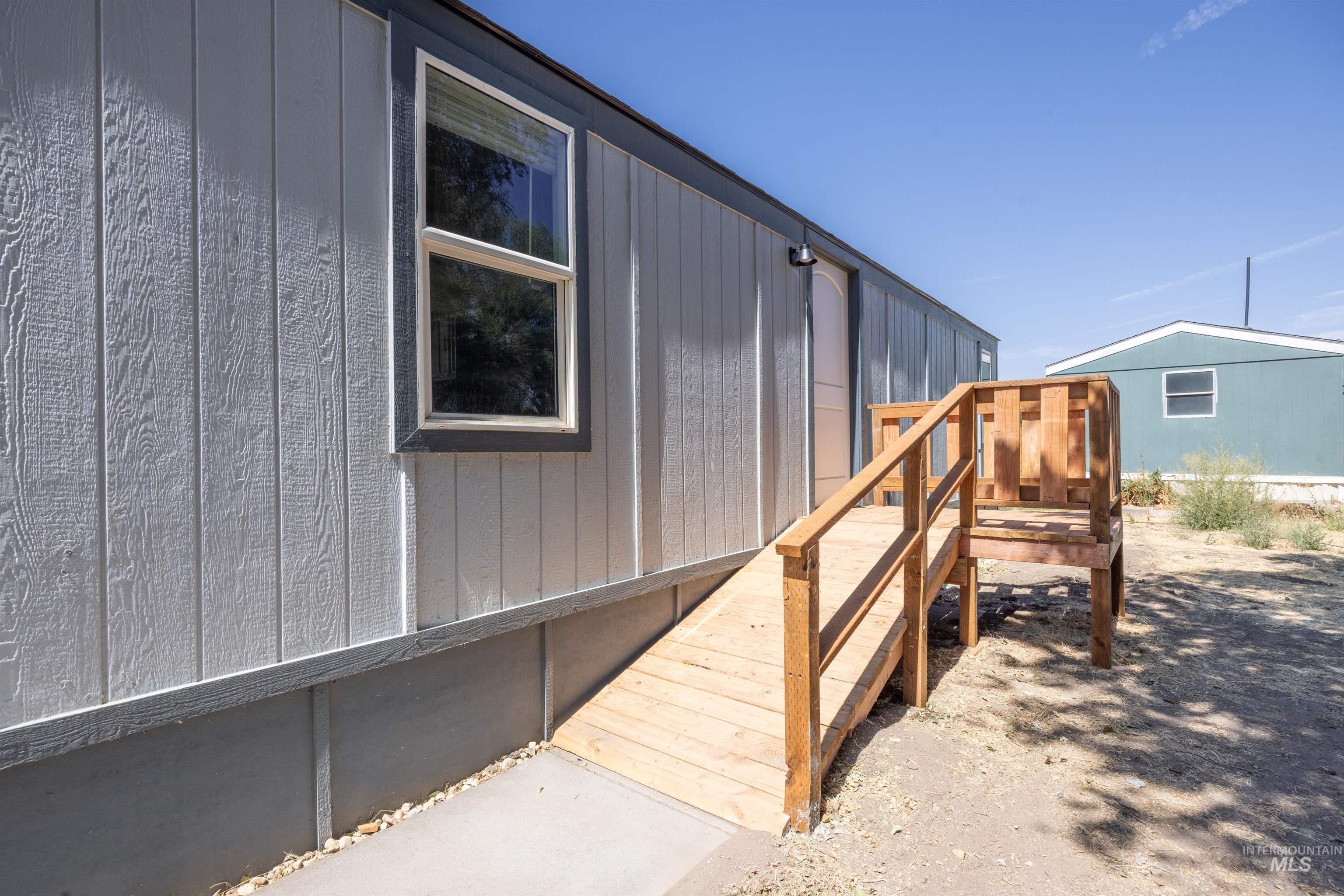 210 Dawn Dr, Mountain Home, Idaho 83647, 3 Bedrooms, 2 Bathrooms, Residential For Sale, Price $97,500, 98998067