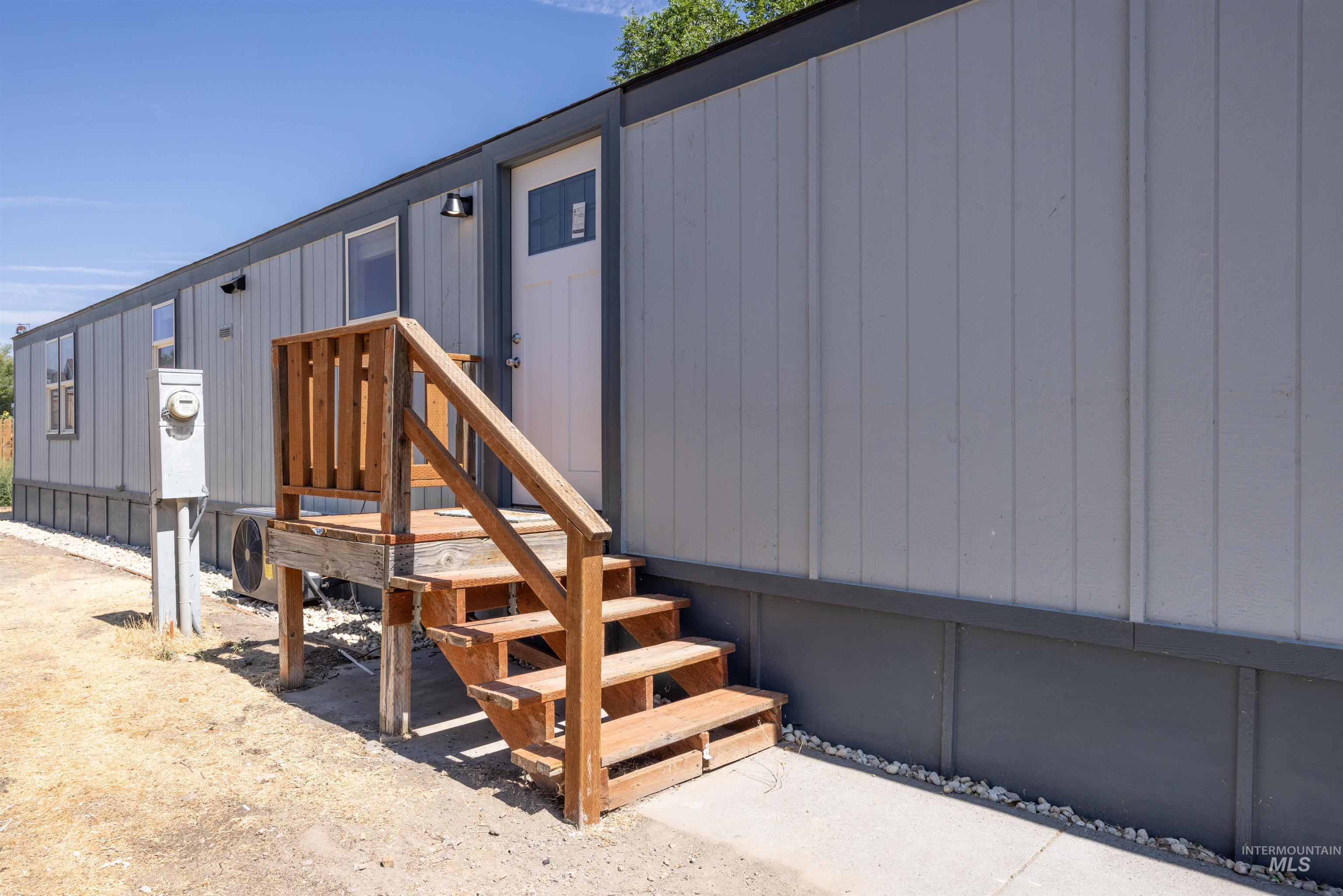 210 Dawn Dr, Mountain Home, Idaho 83647, 3 Bedrooms, 2 Bathrooms, Residential For Sale, Price $97,500, 98998067