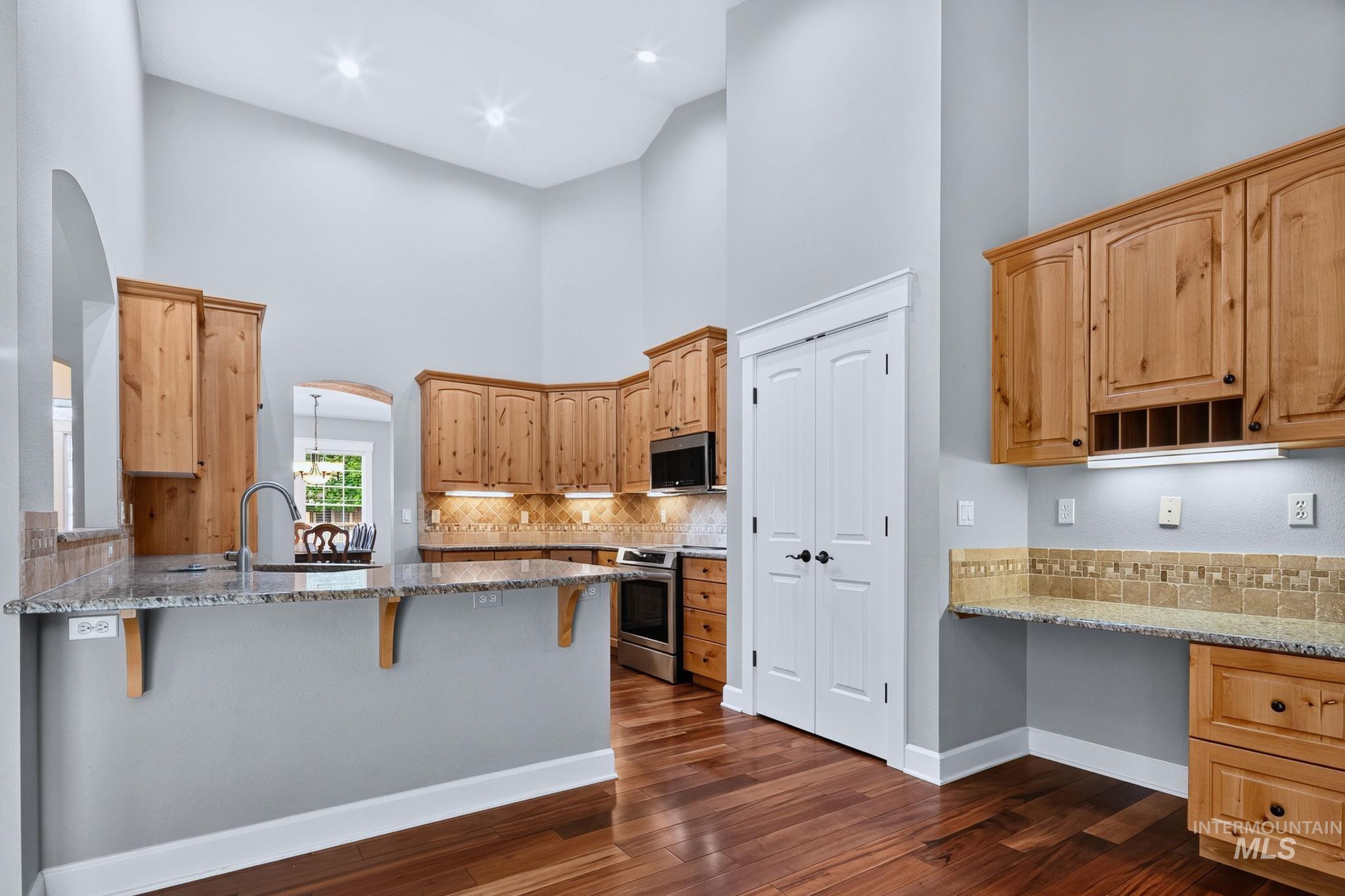 3660 N Colbourne Way, Meridian, Idaho 83646, 3 Bedrooms, 2 Bathrooms, Residential For Sale, Price $629,900,MLS 98998070