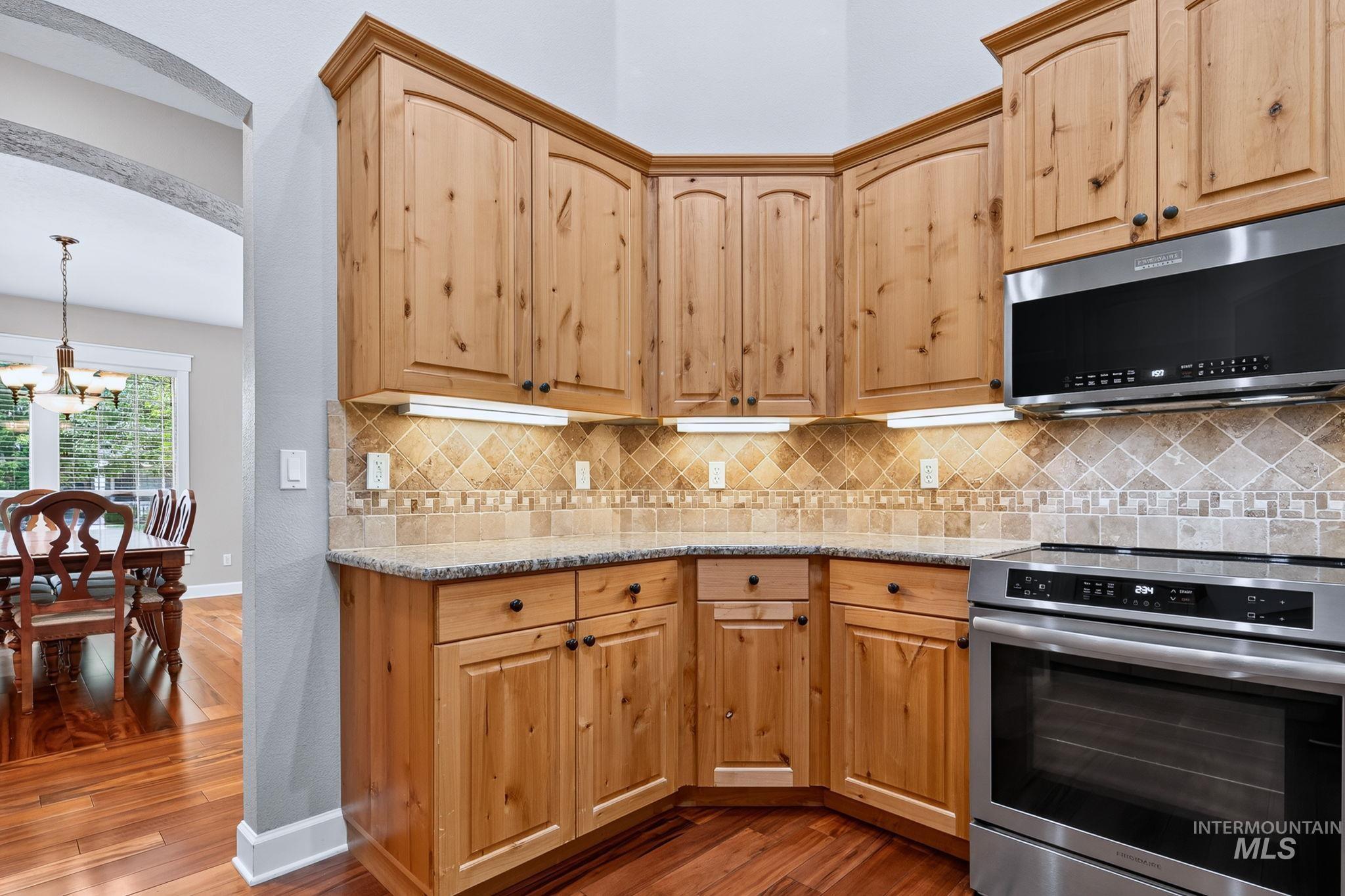 3660 N Colbourne Way, Meridian, Idaho 83646, 3 Bedrooms, 2 Bathrooms, Residential For Sale, Price $629,900,MLS 98998070