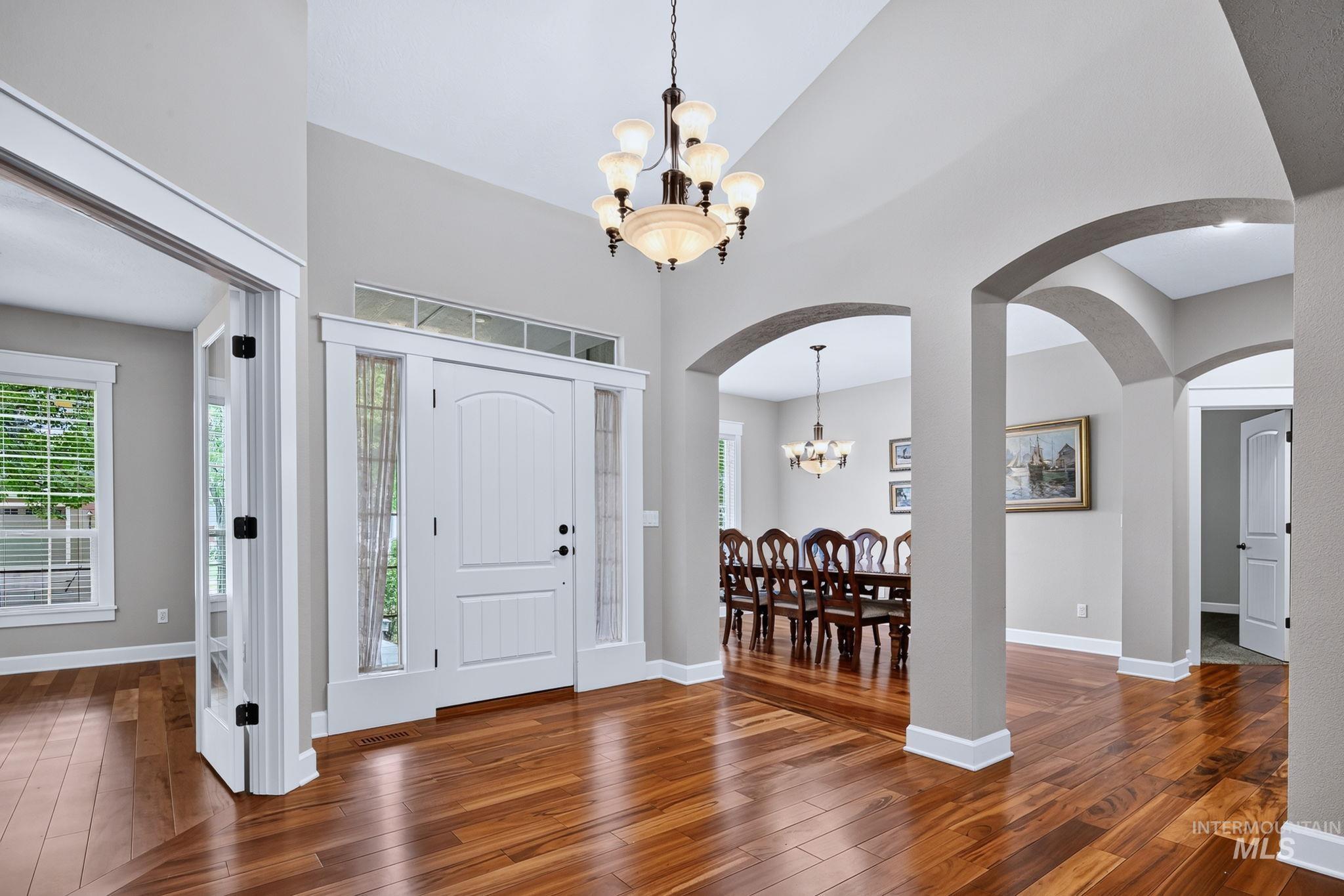 3660 N Colbourne Way, Meridian, Idaho 83646, 3 Bedrooms, 2 Bathrooms, Residential For Sale, Price $629,900,MLS 98998070