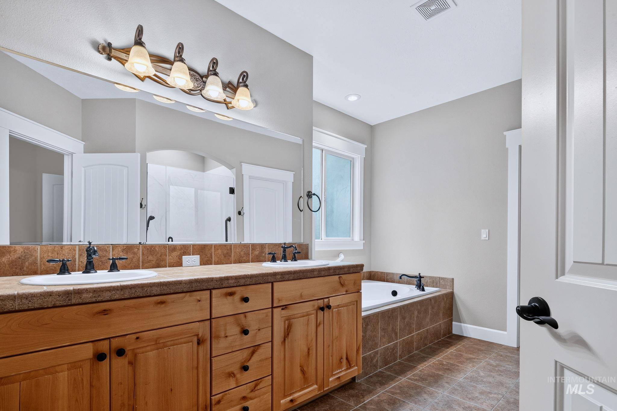 3660 N Colbourne Way, Meridian, Idaho 83646, 3 Bedrooms, 2 Bathrooms, Residential For Sale, Price $629,900,MLS 98998070