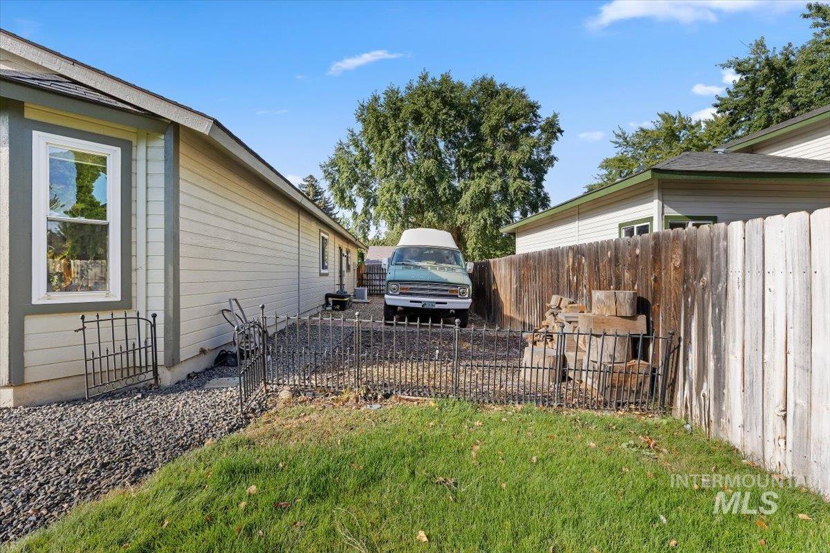 4406 S Timridge Way, Boise, Idaho 83716, 3 Bedrooms, 2 Bathrooms, Residential For Sale, Price $510,000,MLS 98998078