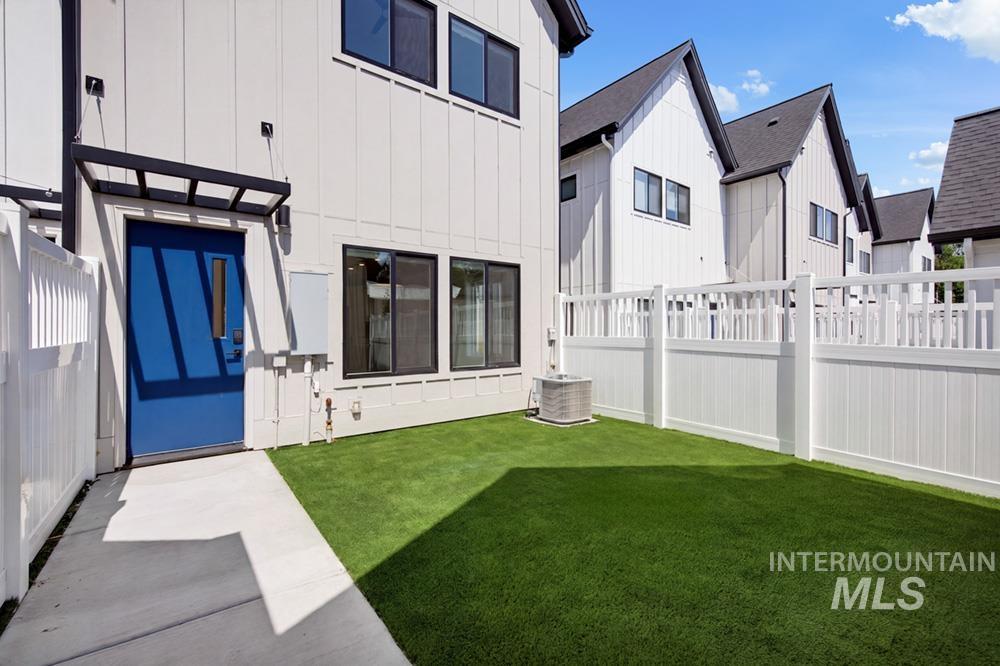 237 W Highland St, Boise, Idaho 83706, 2 Bedrooms, 2.5 Bathrooms, Residential For Sale, Price $565,000,MLS 98998079