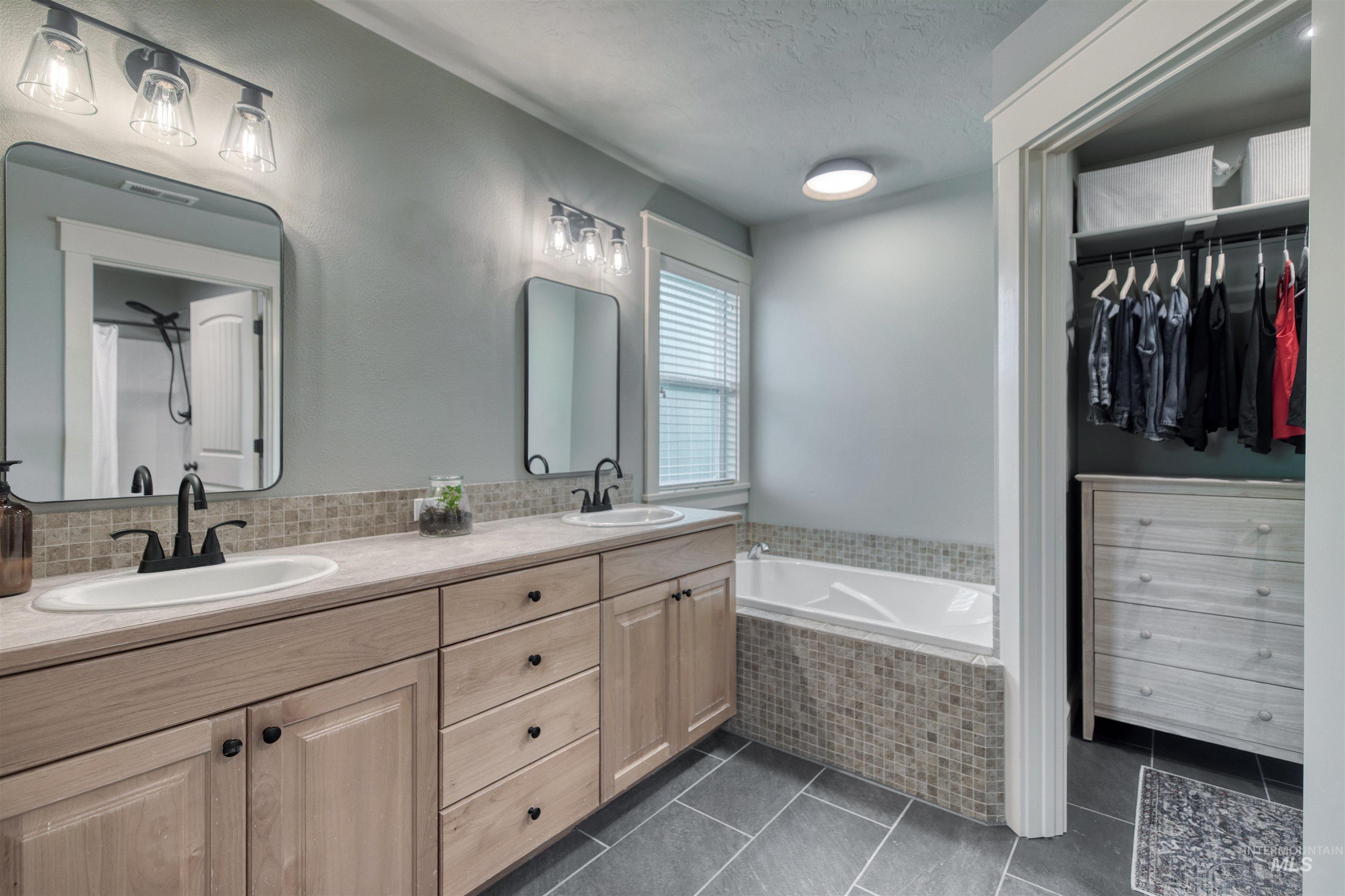 3989 N Park Crossing Ave, Meridian, Idaho 83646, 3 Bedrooms, 2.5 Bathrooms, Residential For Sale, Price $494,900,MLS 98998081
