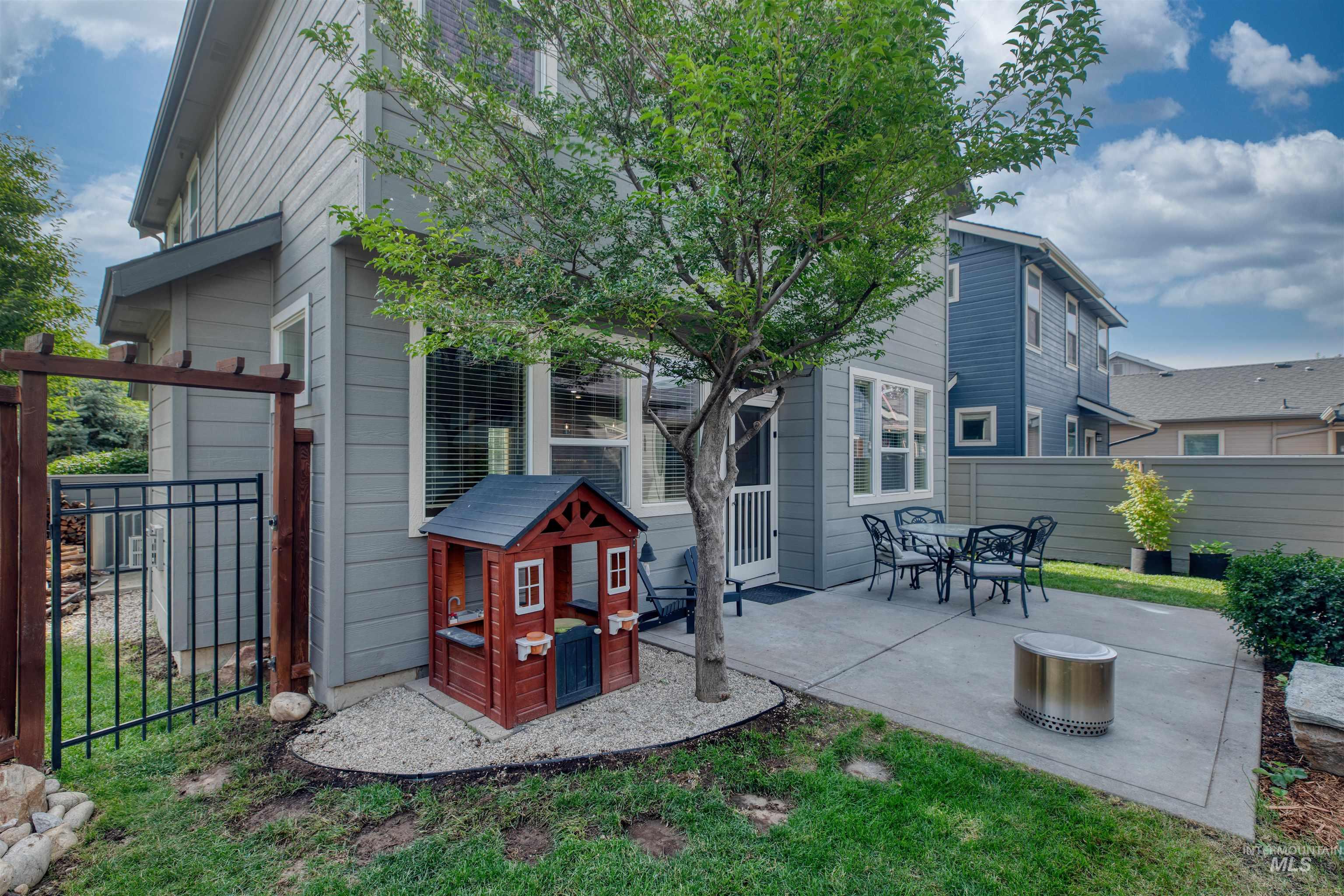 3989 N Park Crossing Ave, Meridian, Idaho 83646, 3 Bedrooms, 2.5 Bathrooms, Residential For Sale, Price $494,900,MLS 98998081