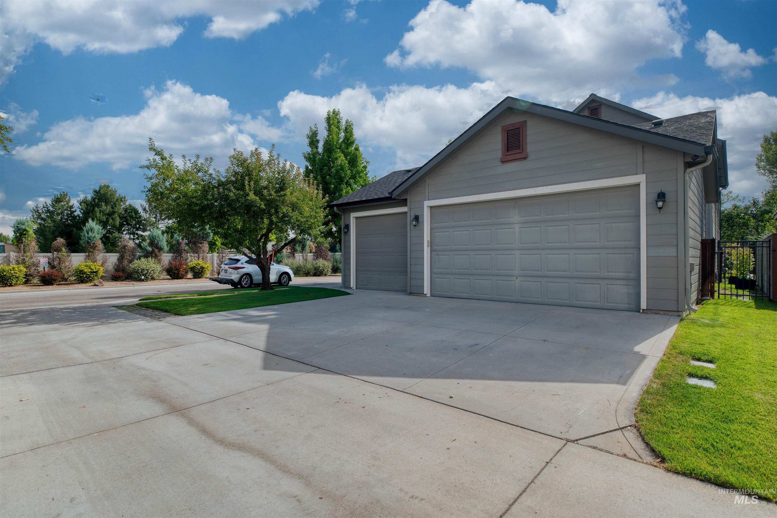 3989 N Park Crossing Ave, Meridian, Idaho 83646, 3 Bedrooms, 2.5 Bathrooms, Residential For Sale, Price $494,900,MLS 98998081