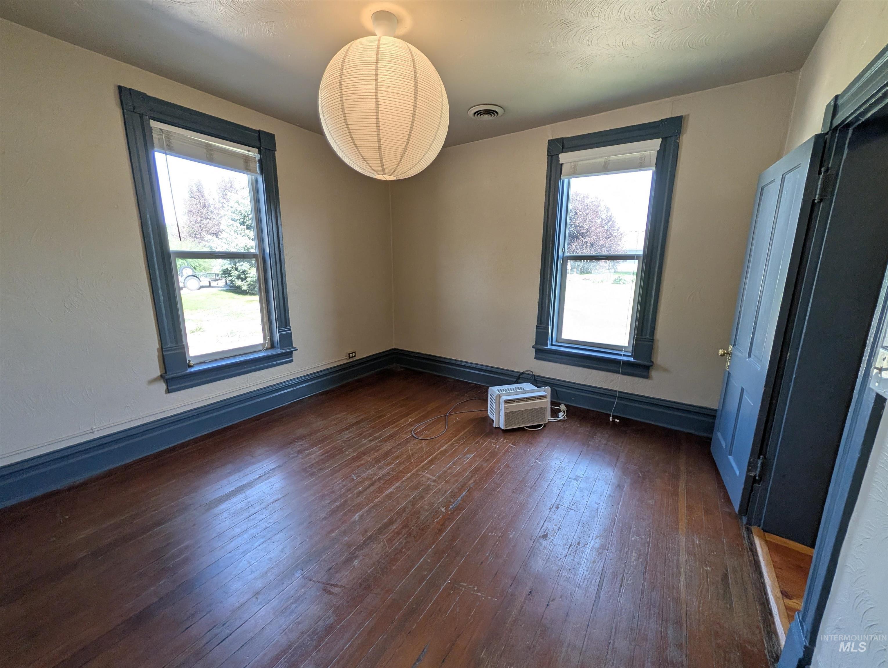 4949 E 41 N, Idaho Falls, Idaho 83401, 2 Bedrooms, 1 Bathroom, Residential For Sale, Price $289,900,MLS 98998084
