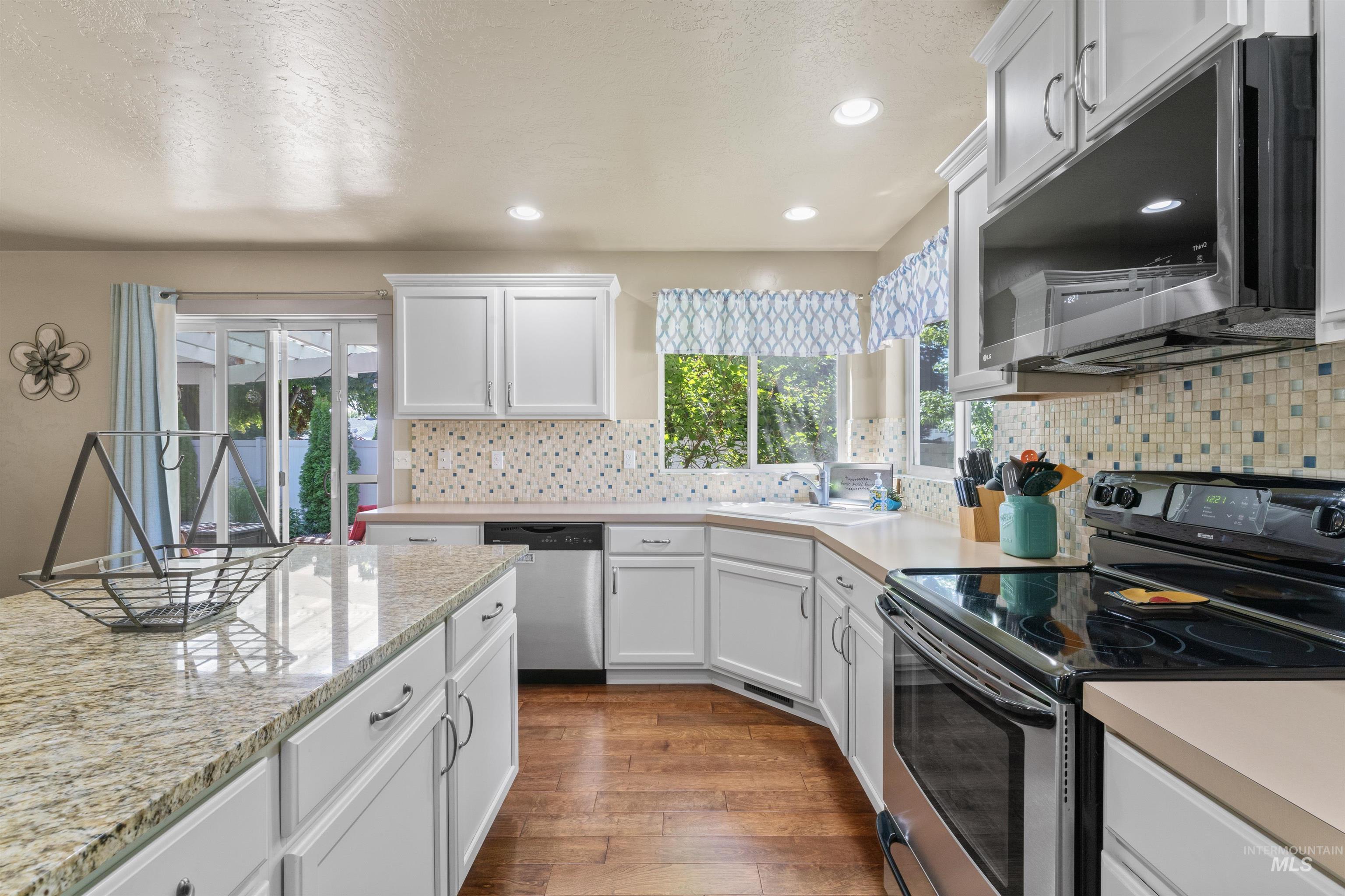 4521 W Quaker Ridge Drive, Meridian, Idaho 83646, 4 Bedrooms, 2.5 Bathrooms, Residential For Sale, Price $519,900,MLS 98998087