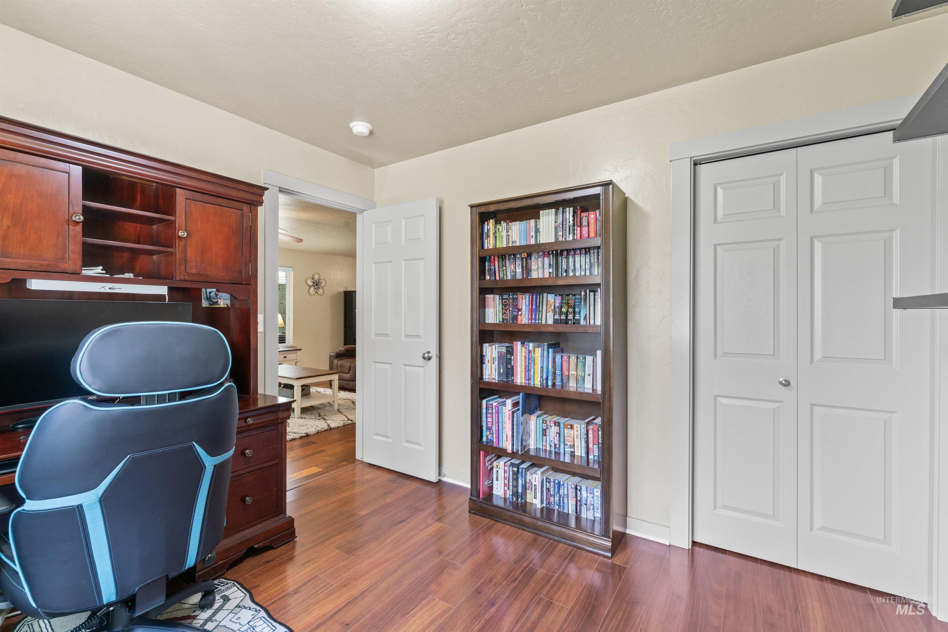 4521 W Quaker Ridge Drive, Meridian, Idaho 83646, 4 Bedrooms, 2.5 Bathrooms, Residential For Sale, Price $519,900,MLS 98998087