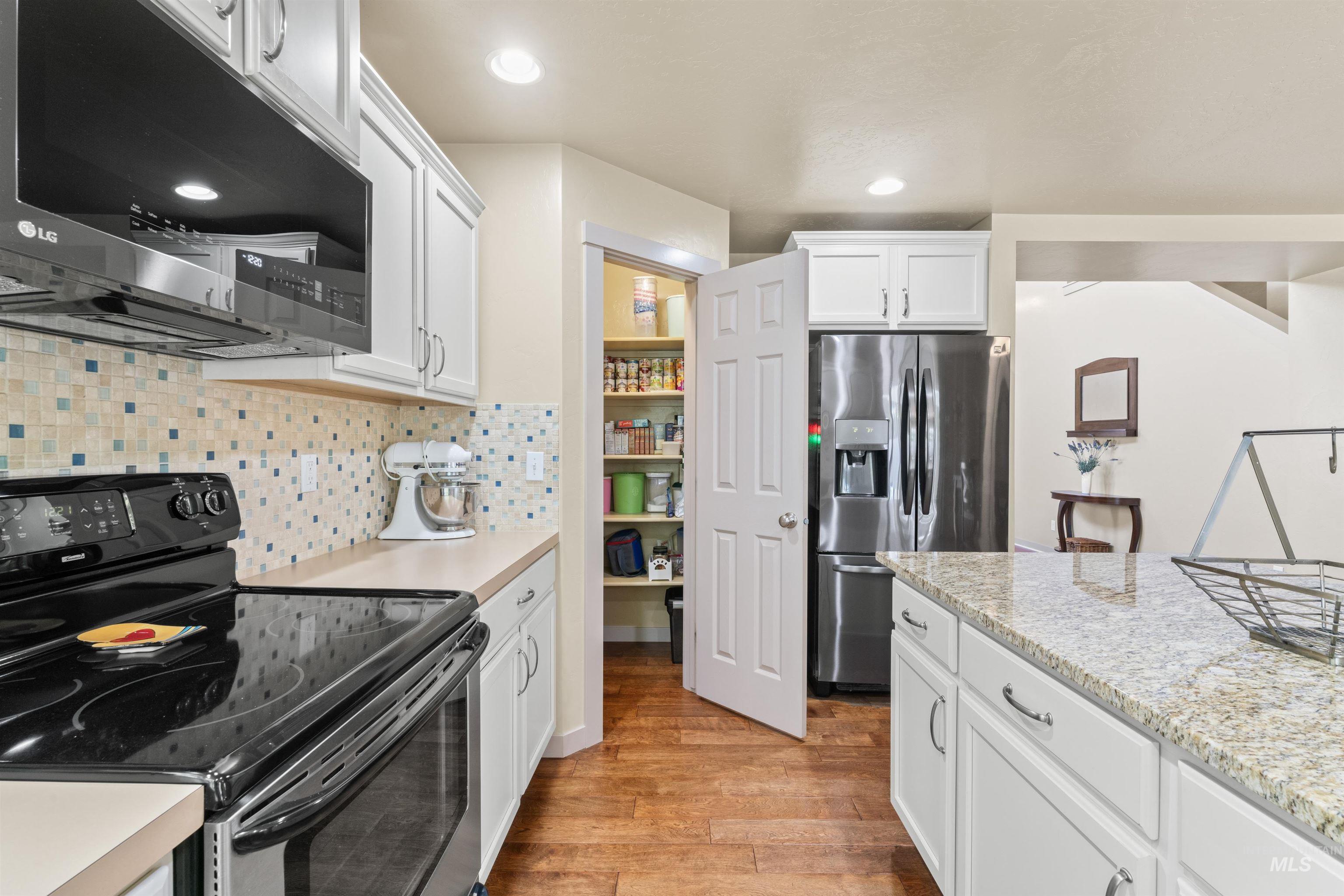 4521 W Quaker Ridge Drive, Meridian, Idaho 83646, 4 Bedrooms, 2.5 Bathrooms, Residential For Sale, Price $519,900,MLS 98998087