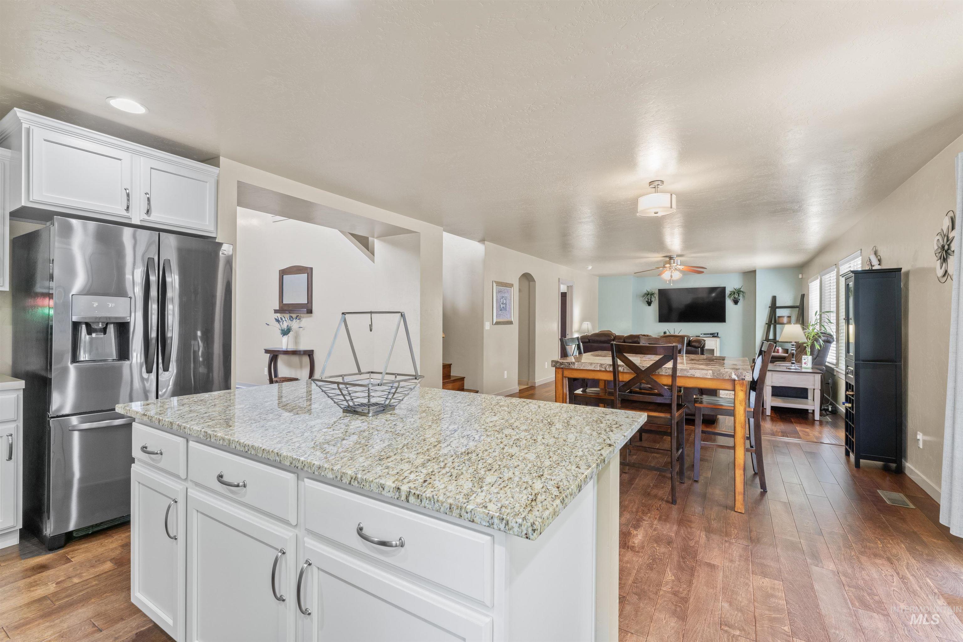 4521 W Quaker Ridge Drive, Meridian, Idaho 83646, 4 Bedrooms, 2.5 Bathrooms, Residential For Sale, Price $519,900,MLS 98998087