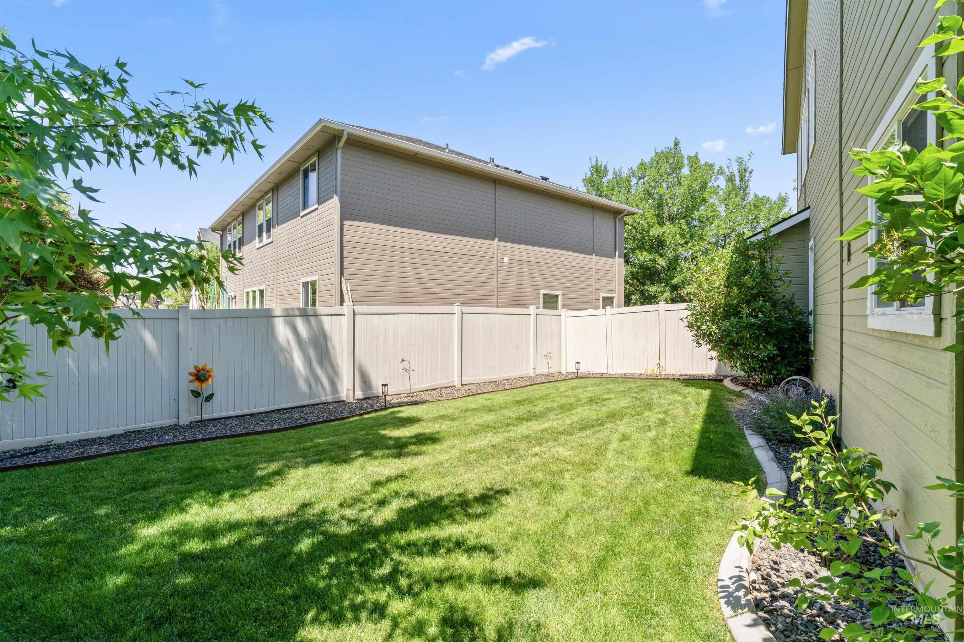 4521 W Quaker Ridge Drive, Meridian, Idaho 83646, 4 Bedrooms, 2.5 Bathrooms, Residential For Sale, Price $519,900,MLS 98998087
